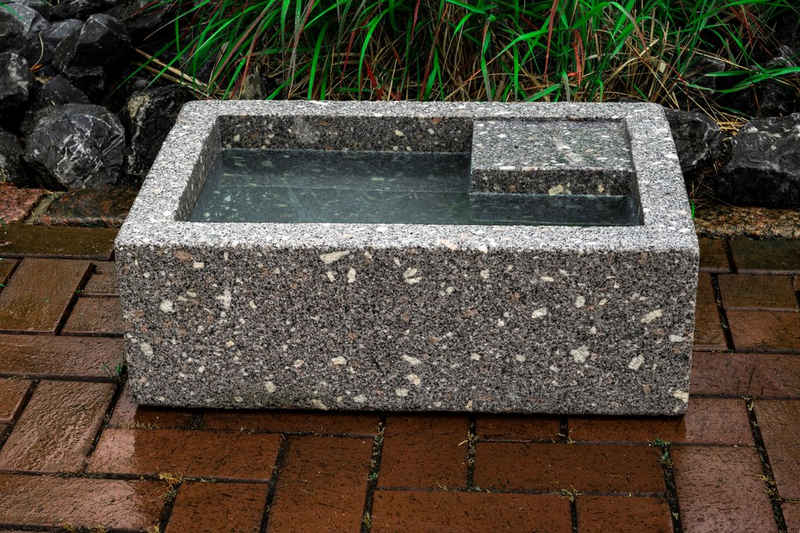 IDYL Gartenbrunnen »Granit Vogeltränke«, Granit ein Naturprodukt sehr robust witterungsbeständig.