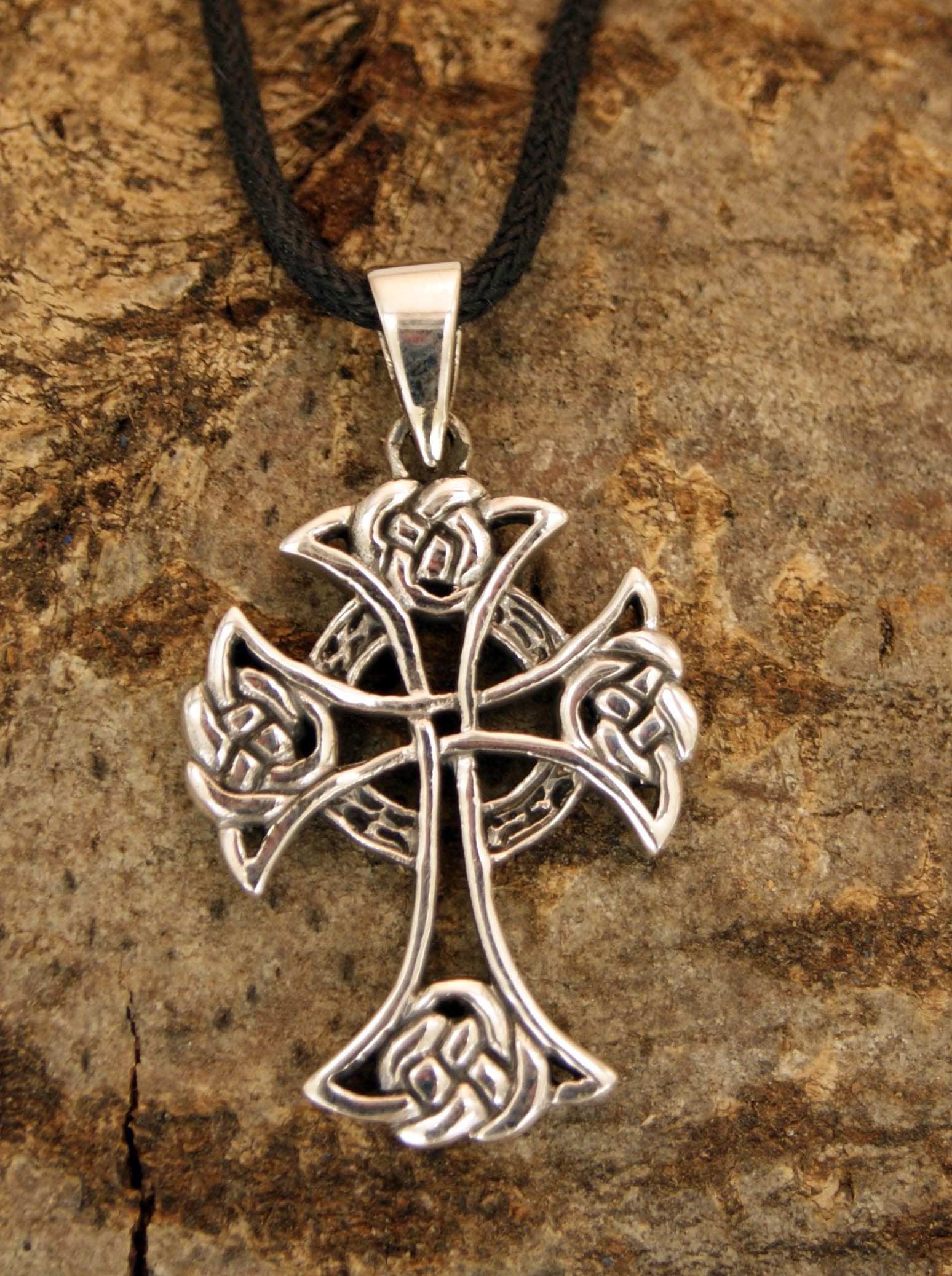 Das höchste Kreuz der Kelten Ketten Anhänger mit 55 cm Rinds Leder Kette 