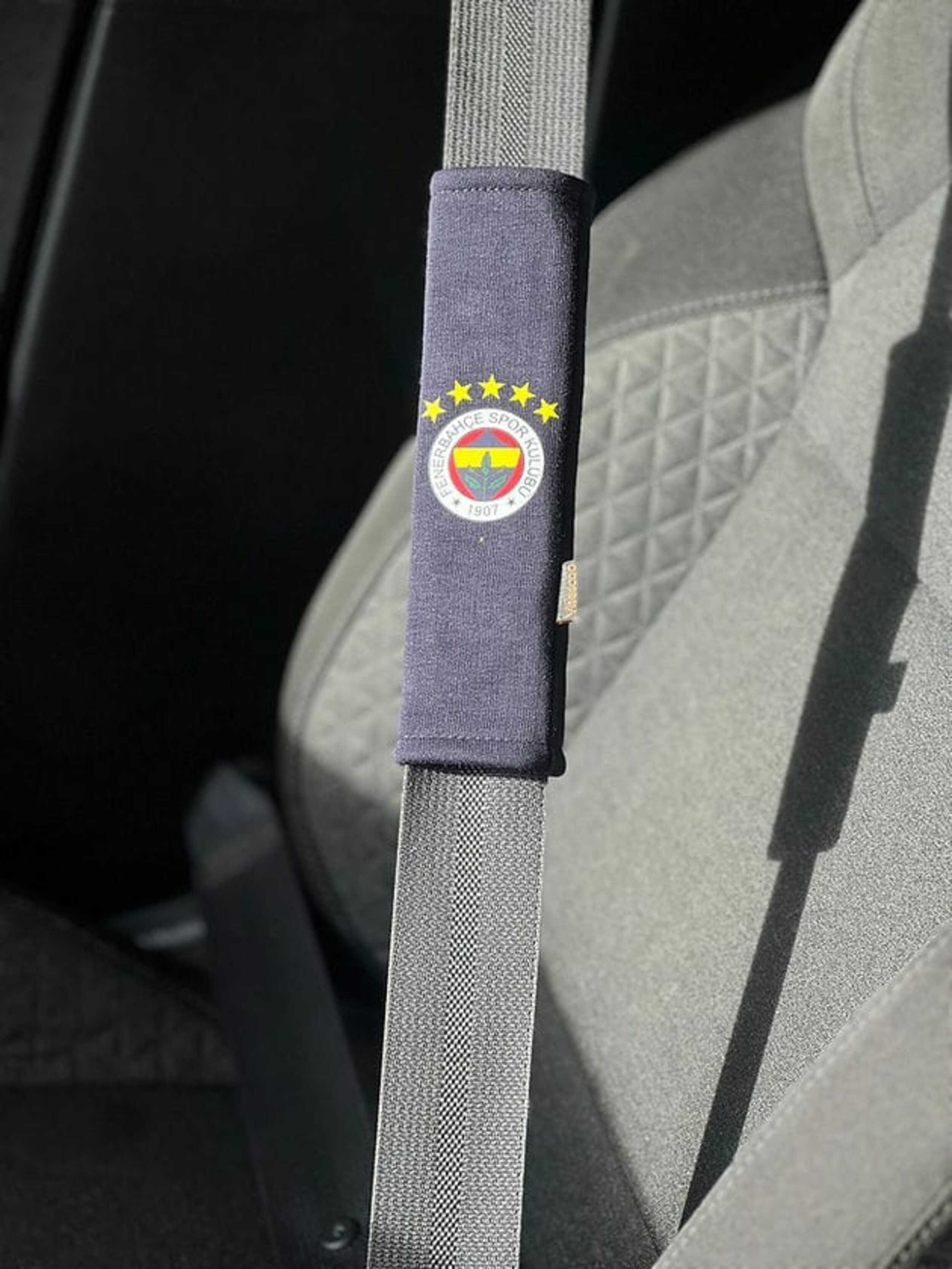 Stelby Gurtpolster Fenerbahce Auto Schulterpolster für Sicherheitsgurt, (einzeln, 2er Set oder 4er Set, 4 St), weiche Polsterung, vielseitig einsetzbar
