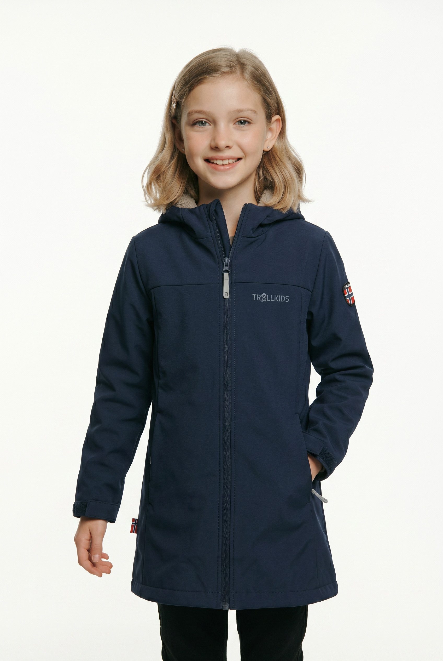 TROLLKIDS Softshellmantel GIRLS KRISTIANSAND COAT mit angeschnittener Kapuze, wasserdicht, atmungsaktiv