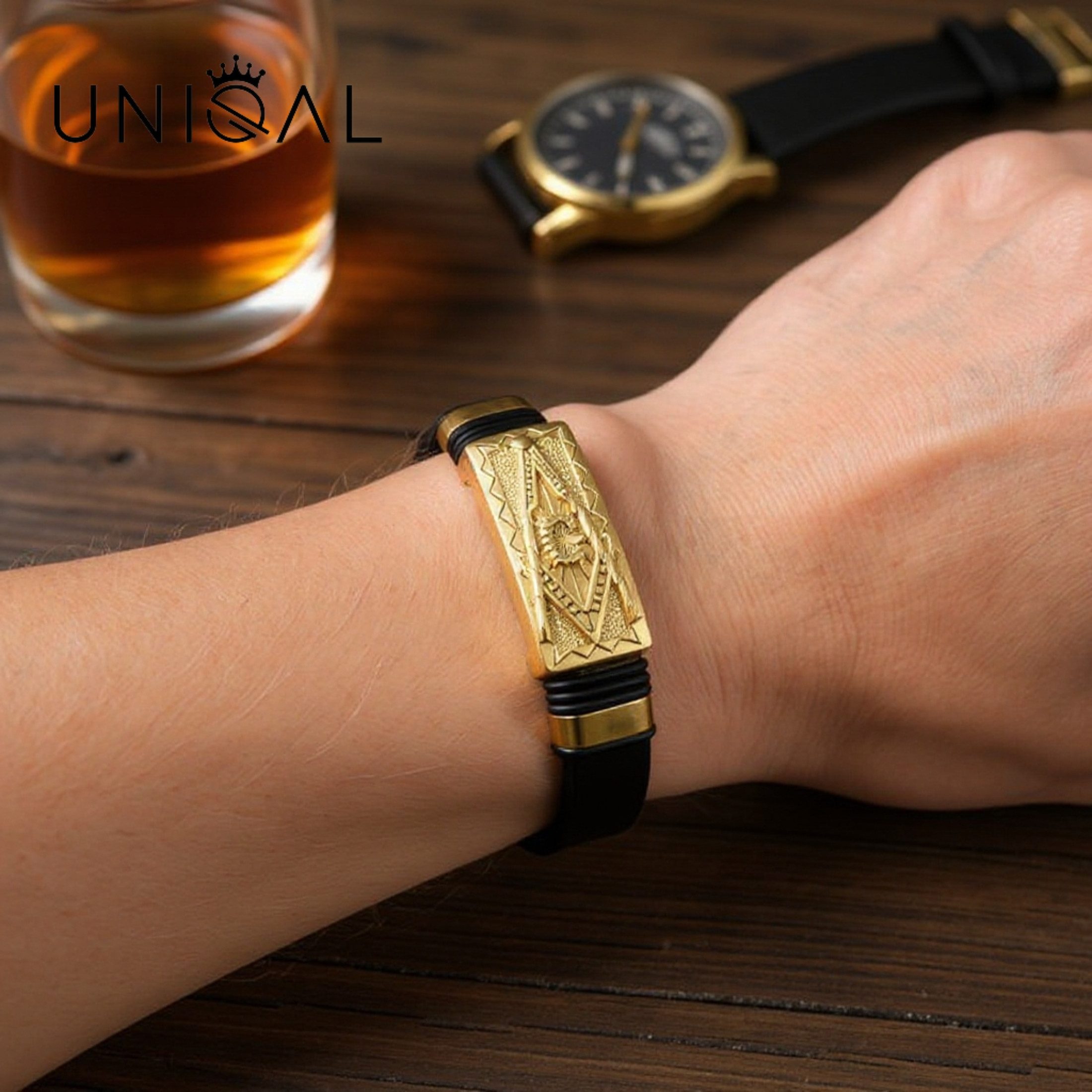 UNIQAL.de Lederarmband TOTEM Masonic Freimaurer – Echtleder & Edelstahl in Gold oder Schwarz (Herren Accessoire, Geschenkidee, Handarbeit, Symbolschmuck, Unisex), Hochwertig verarbeitet