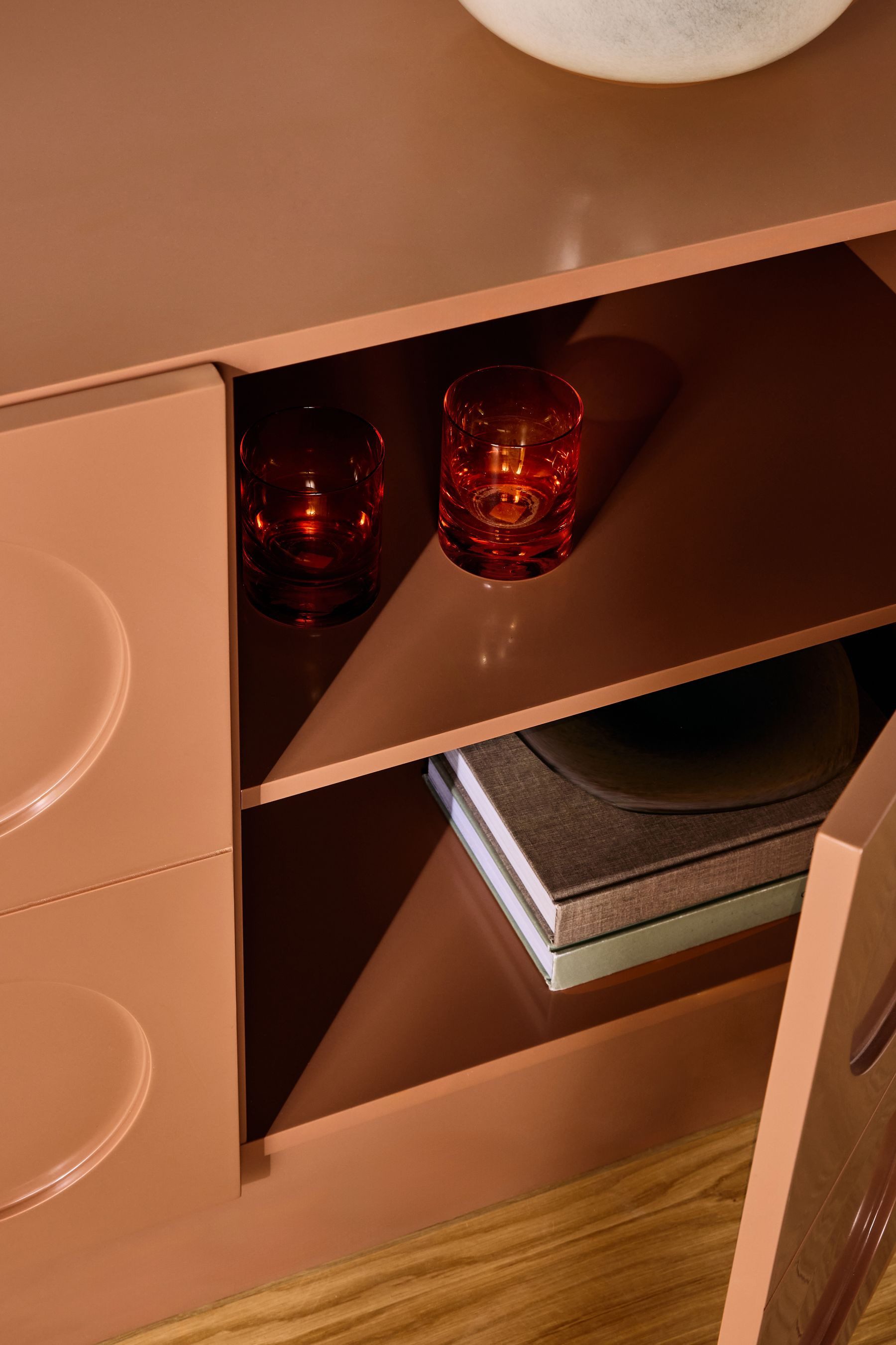 MADE Sideboard MADE.COM Henri Kleines flaches Sideboard (1 St)