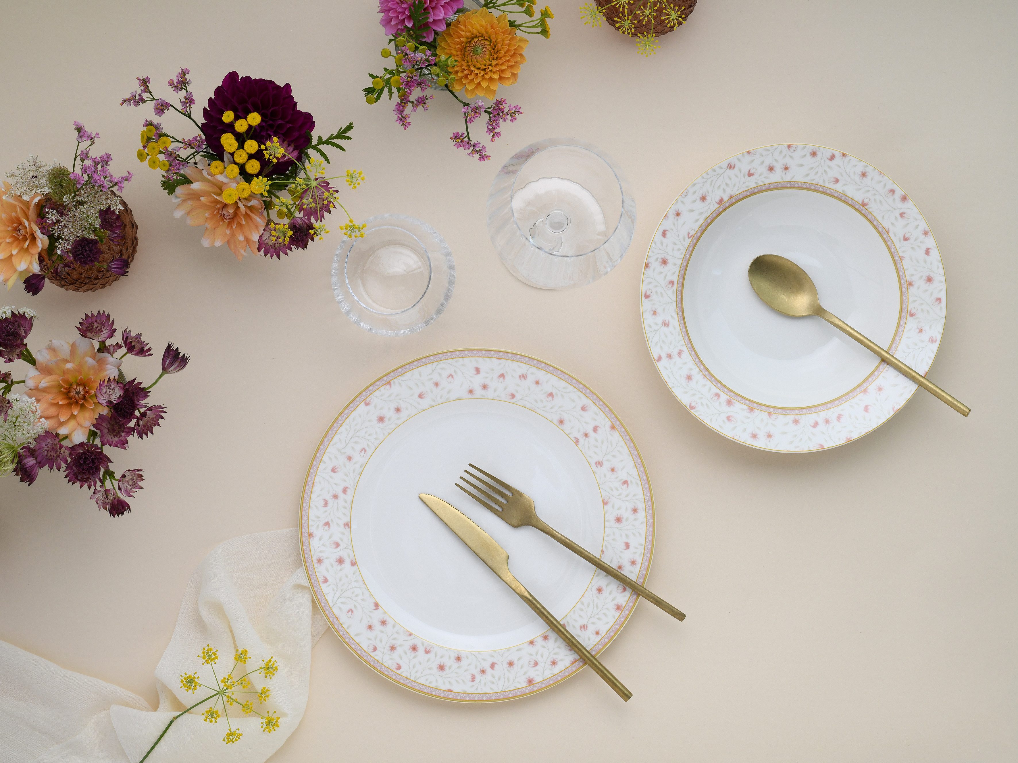 CreaTable Tafelservice Emilja, Tafel-Service 12-tlg (12-tlg), 6 Personen, Porzellan, Teller Set, Blumendekor