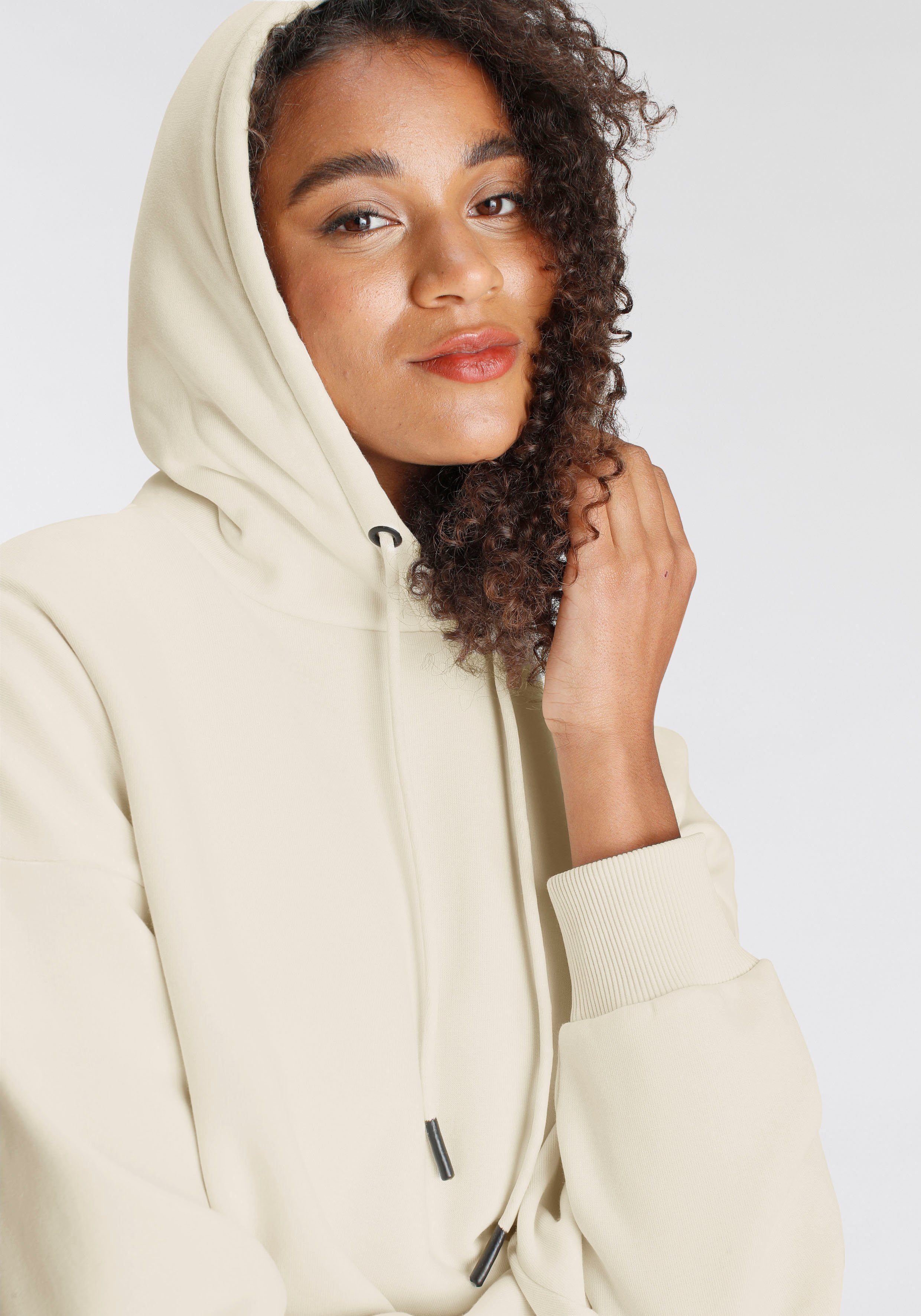 Loungeanzug Hoodie dem beige auf Schriftzug Rücken, mit LASCANA