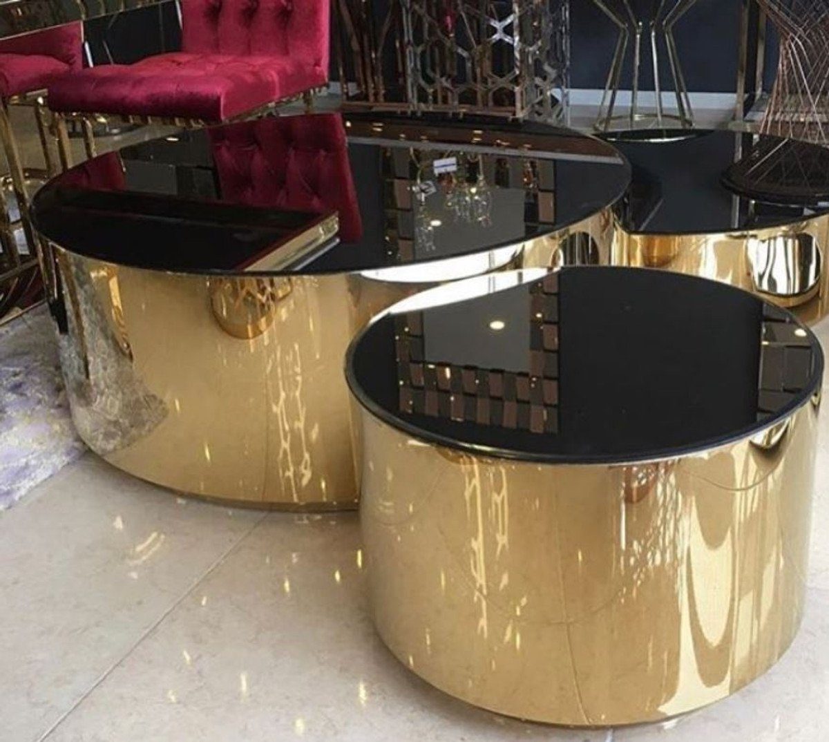 Casa Padrino Couchtisch Luxus Couchtisch Set Gold / Schwarz - 3 Wohnzimmertische mit Glasplatte - Luxus Möbel