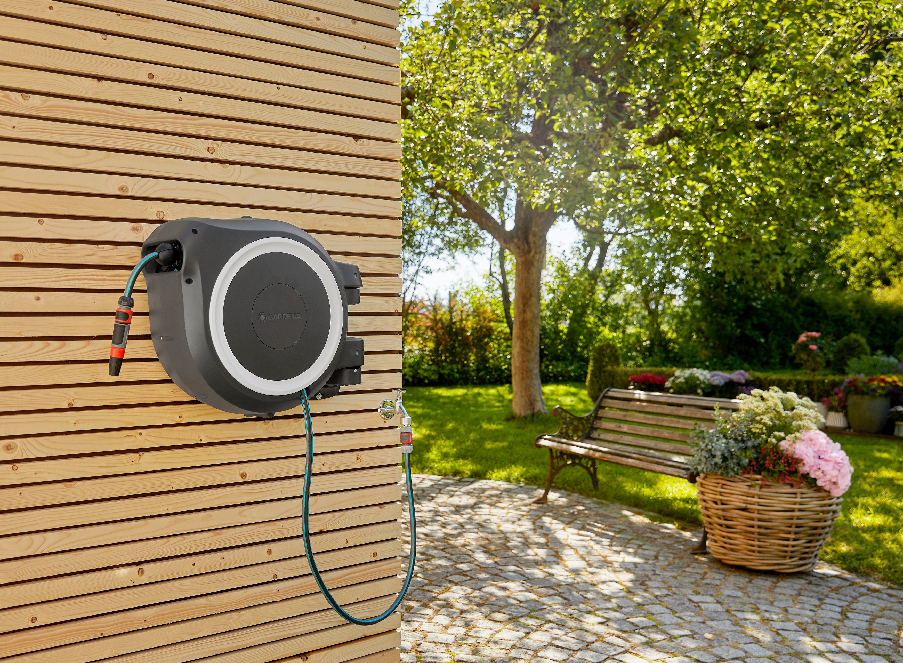 GARDENA Wandschlauchbox RollUp L, Große Gärten komfortabel bewässern, 30 m Schlauchlänge
