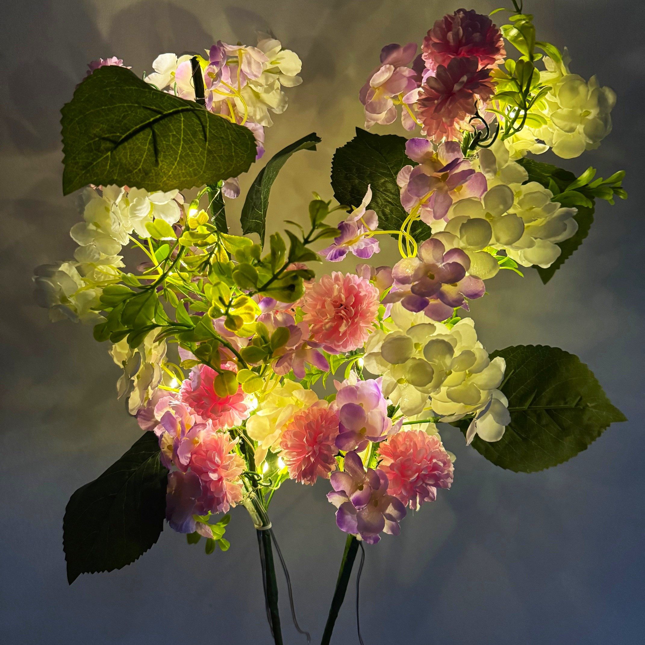 Kunstzweig - 2 Deko Zweige mit rosa, weißen Blüten und 30 LED Lichtern & Ti günstig online kaufen