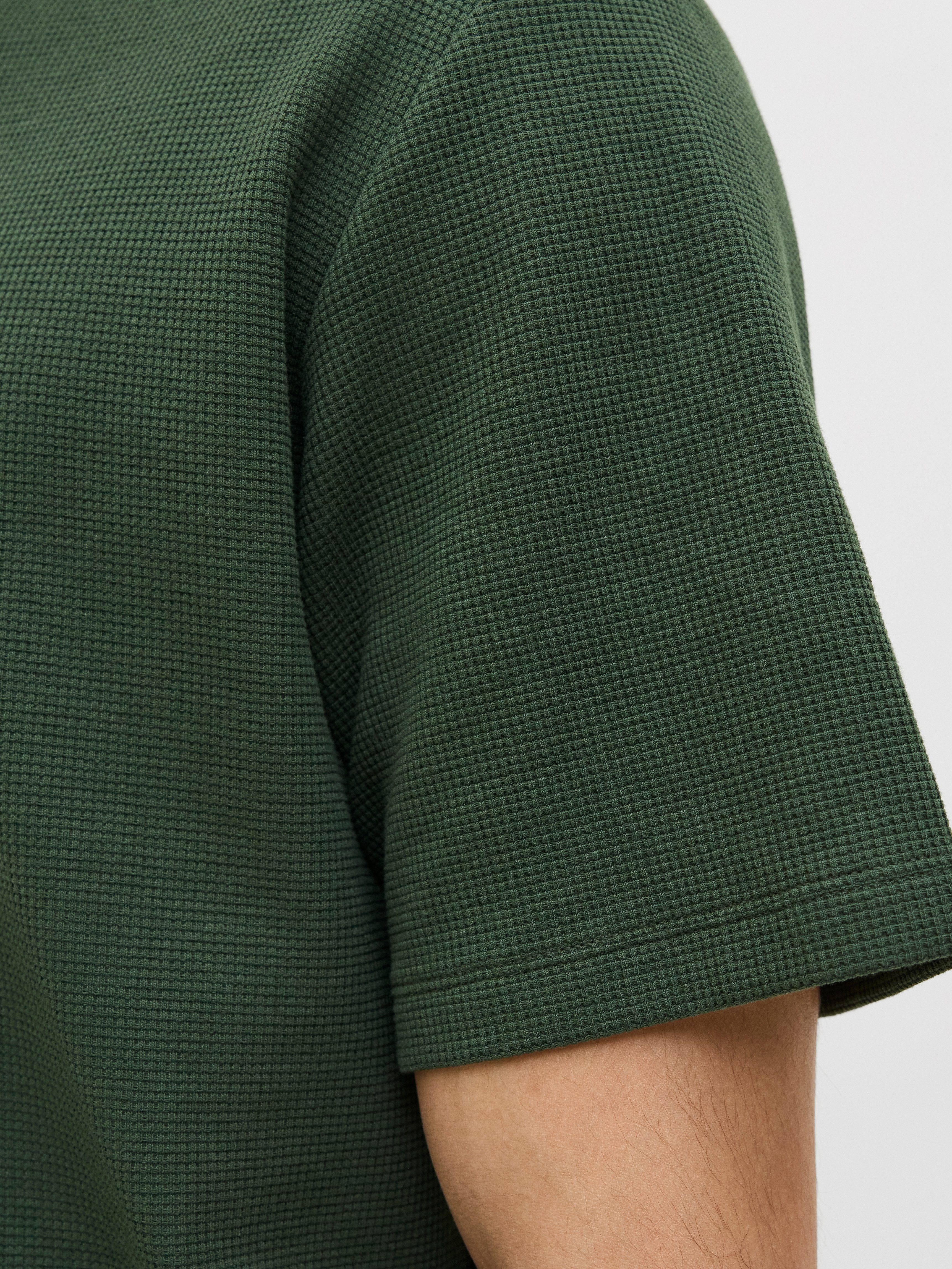 Jack & Jones T-Shirt JJEAUSTIN TEE SS NOOS mit Markenlabel