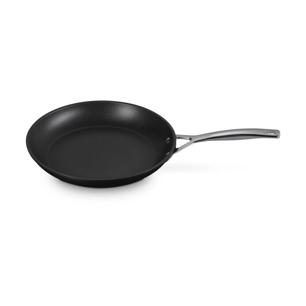 LE CREUSET Bratpfanne Pfanne flach 28 cm schwarz, Aluminium, spülmaschinenfest, backofengeeignet, Antihaft