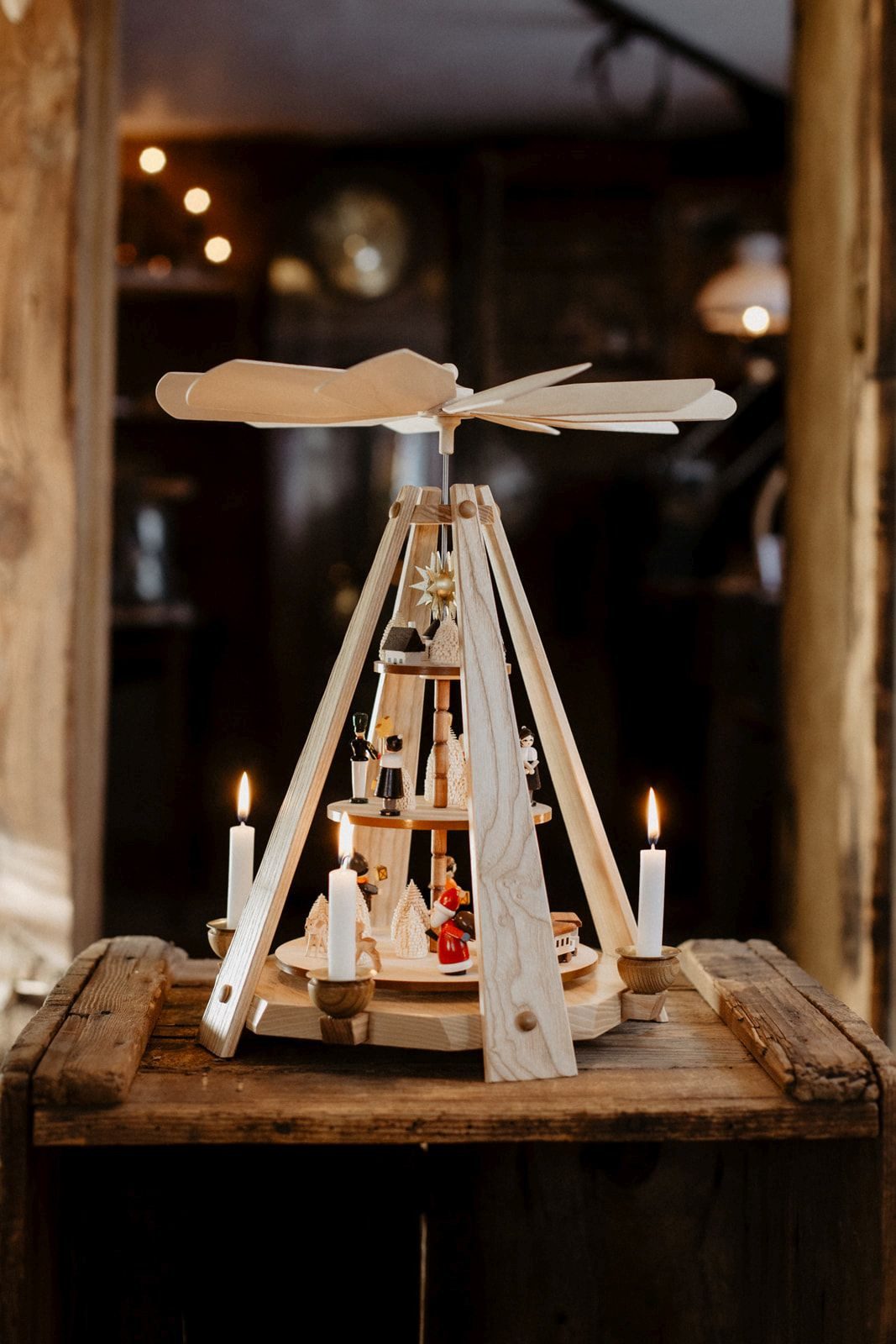 Knuth Neuber Weihnachtspyramide Kerzenpyramide mit Seiffener Motiv, gebürstet, bunt Höhe 40 cm NEU