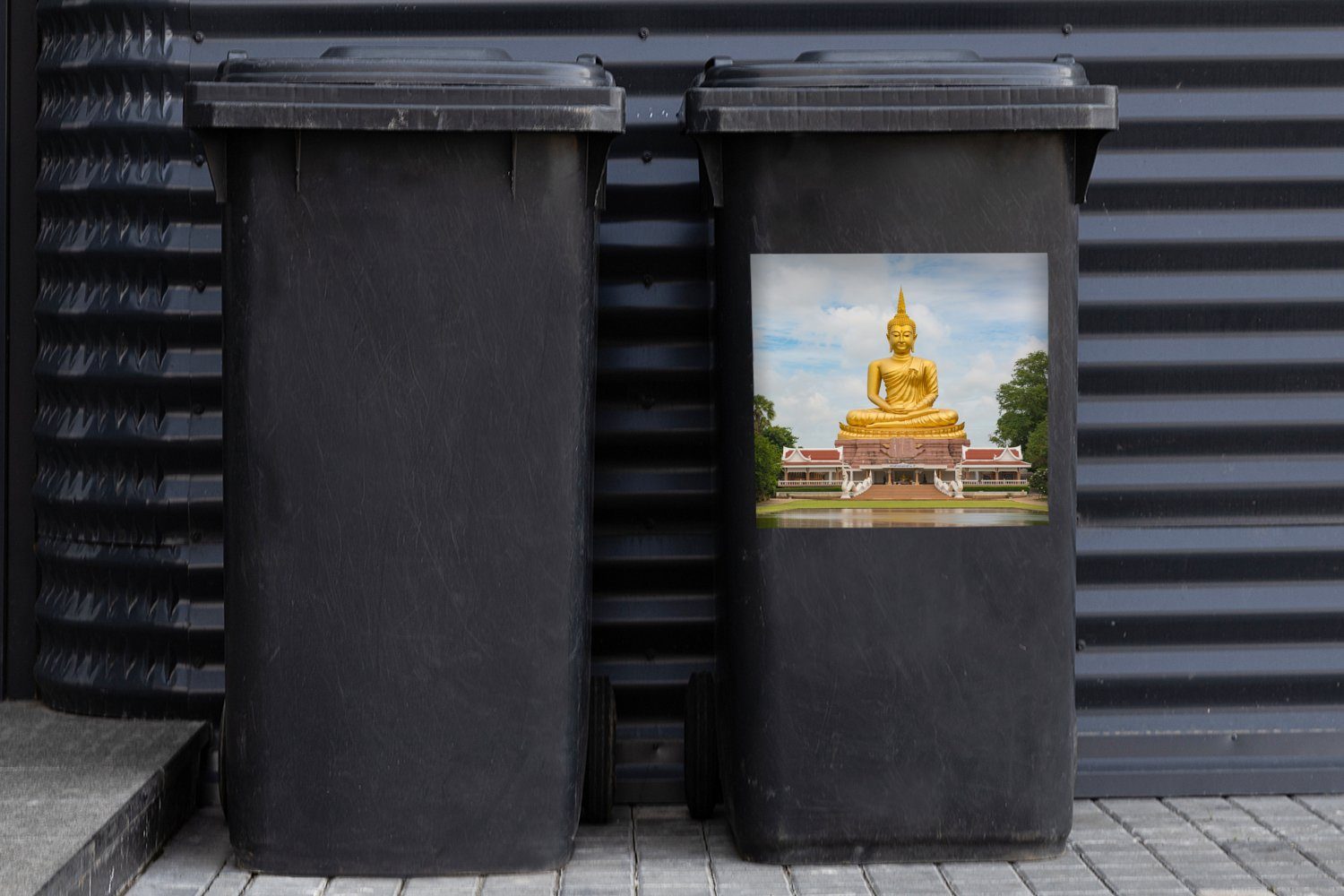 - Sticker, - Gold Buddha-Statue Buddha (1 Mülleimer-aufkleber, Abfalbehälter Container, - Wandsticker Religion St), MuchoWow Mülltonne,