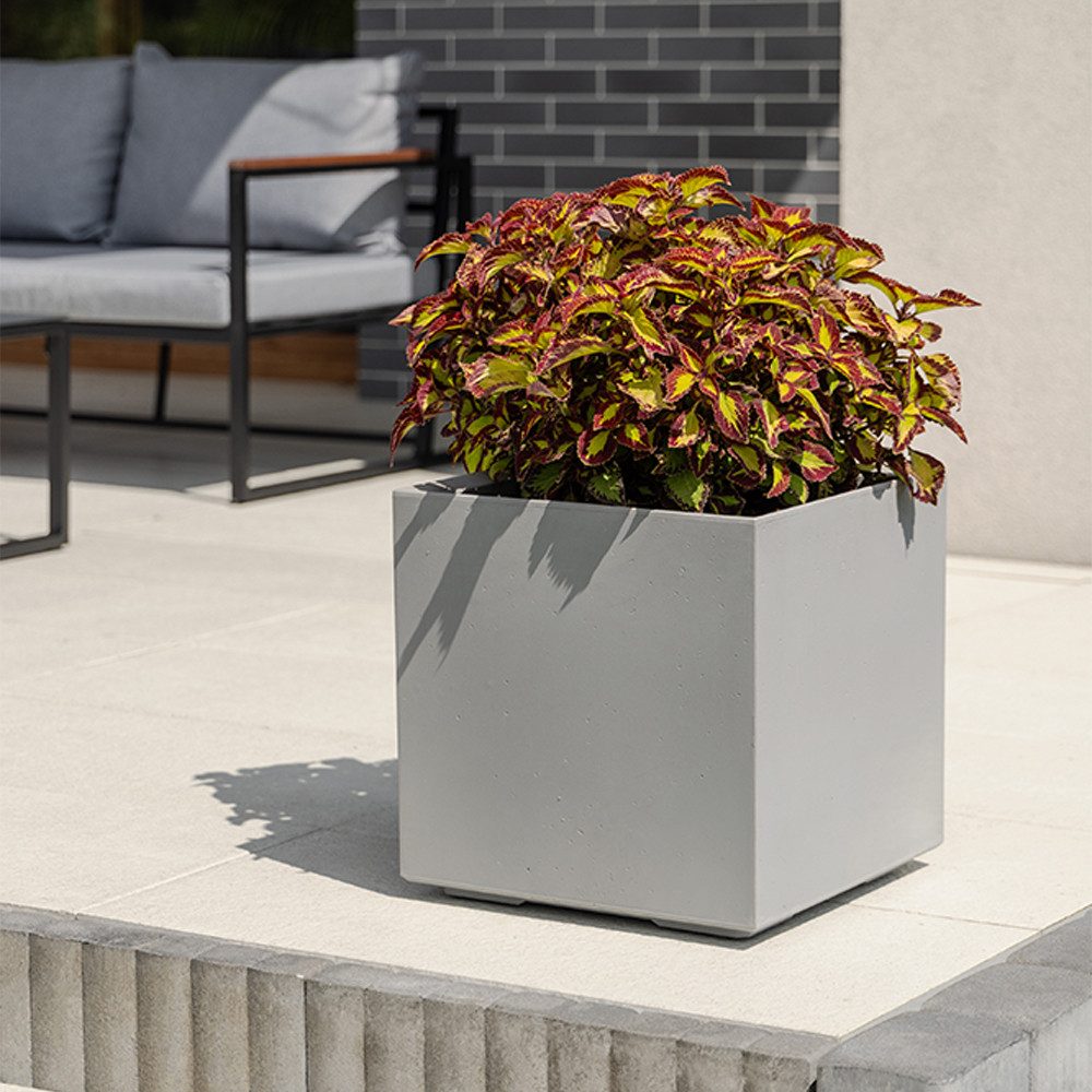 ONDIS24 Pflanzkübel Caro Beton Optik Blumenkübel mit Rollen aus Kunststoff 100% Recycled, frostsicher und UV-beständig