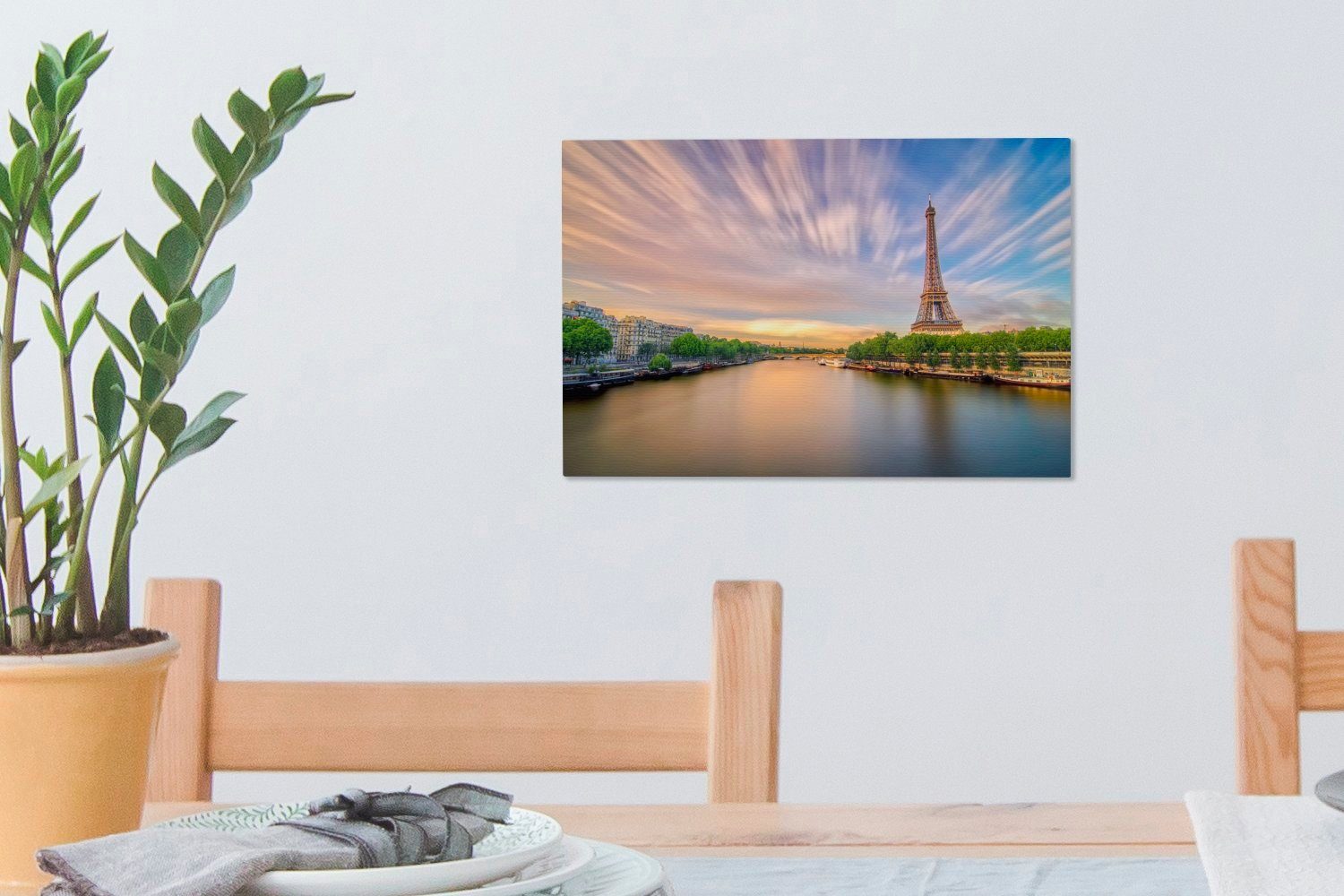 und Leinwandbilder, Ferne, Aufhängefertig, St), der Wolken Wandbild (1 30x20 Leinwandbild Farbenprächtige Eiffelturm Wanddeko, in OneMillionCanvasses® cm der