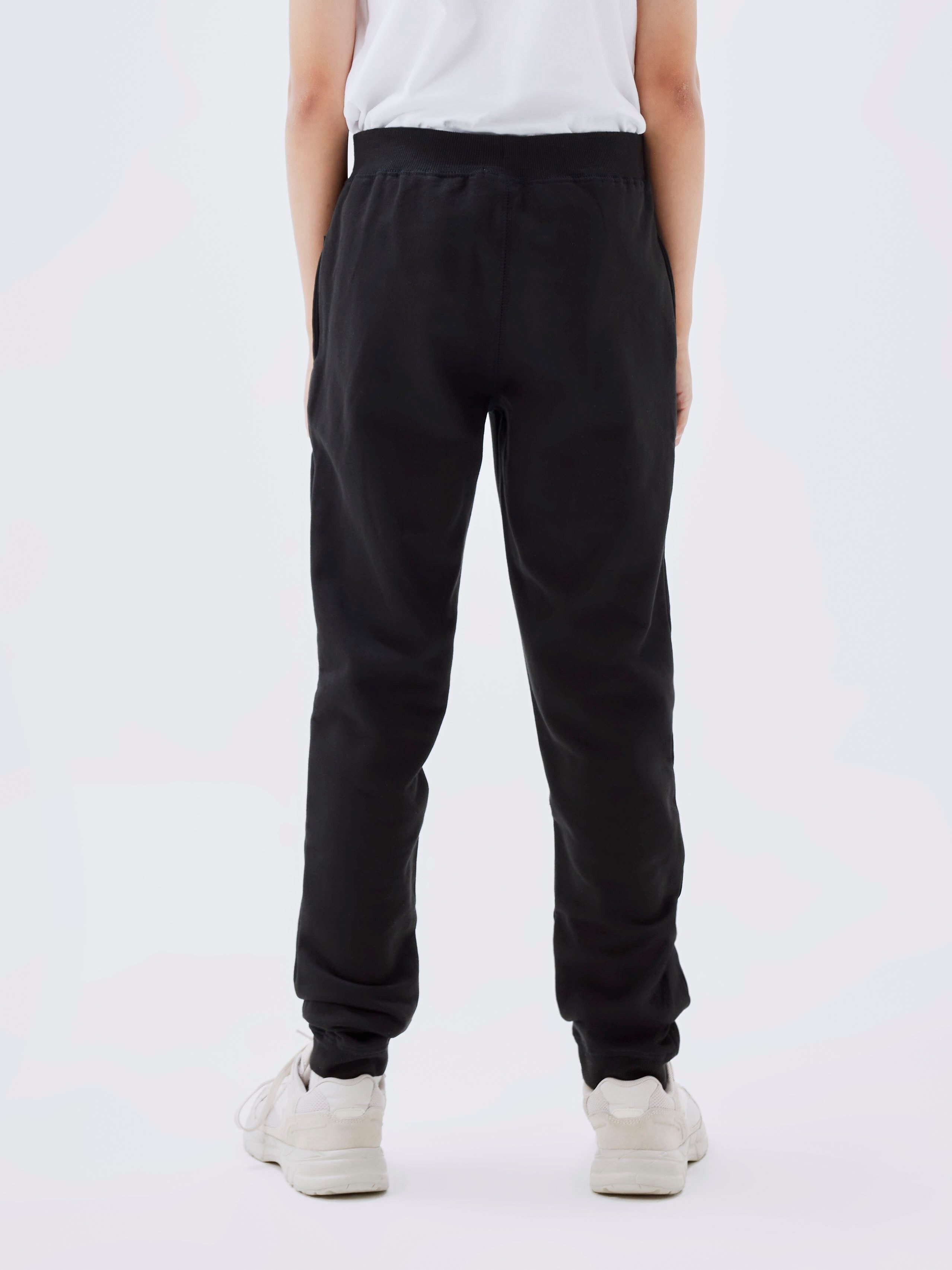 Name It Sweathose NKMSWEAT – Jogger mit verstellbarem Bund und Rippbündchen unifarben, casual, regular fit, angeraute Sweatware – Bild 2 von 5