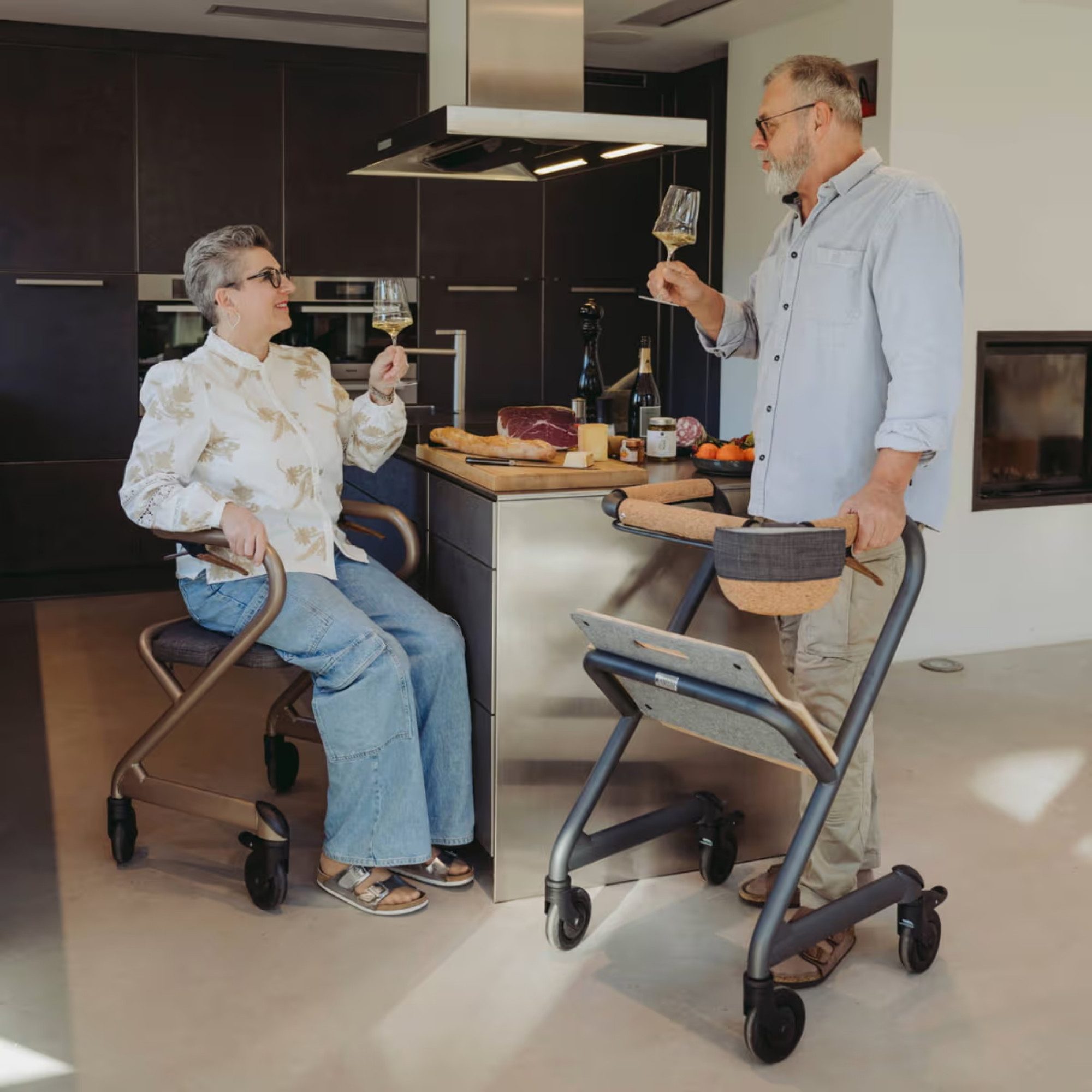 Saljol Indoor-Rollator Saljol Premium Wohnraumrollator für Innenräume mit Vollausstattung