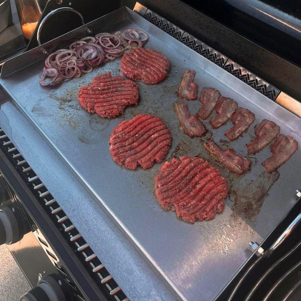 BBQ-Toro Grillplatte Edelstahl Grillplatte, 64 x 40,5 cm, BBQ Plancha, Mit Rinne für Bratreste und überschüssiges Öl