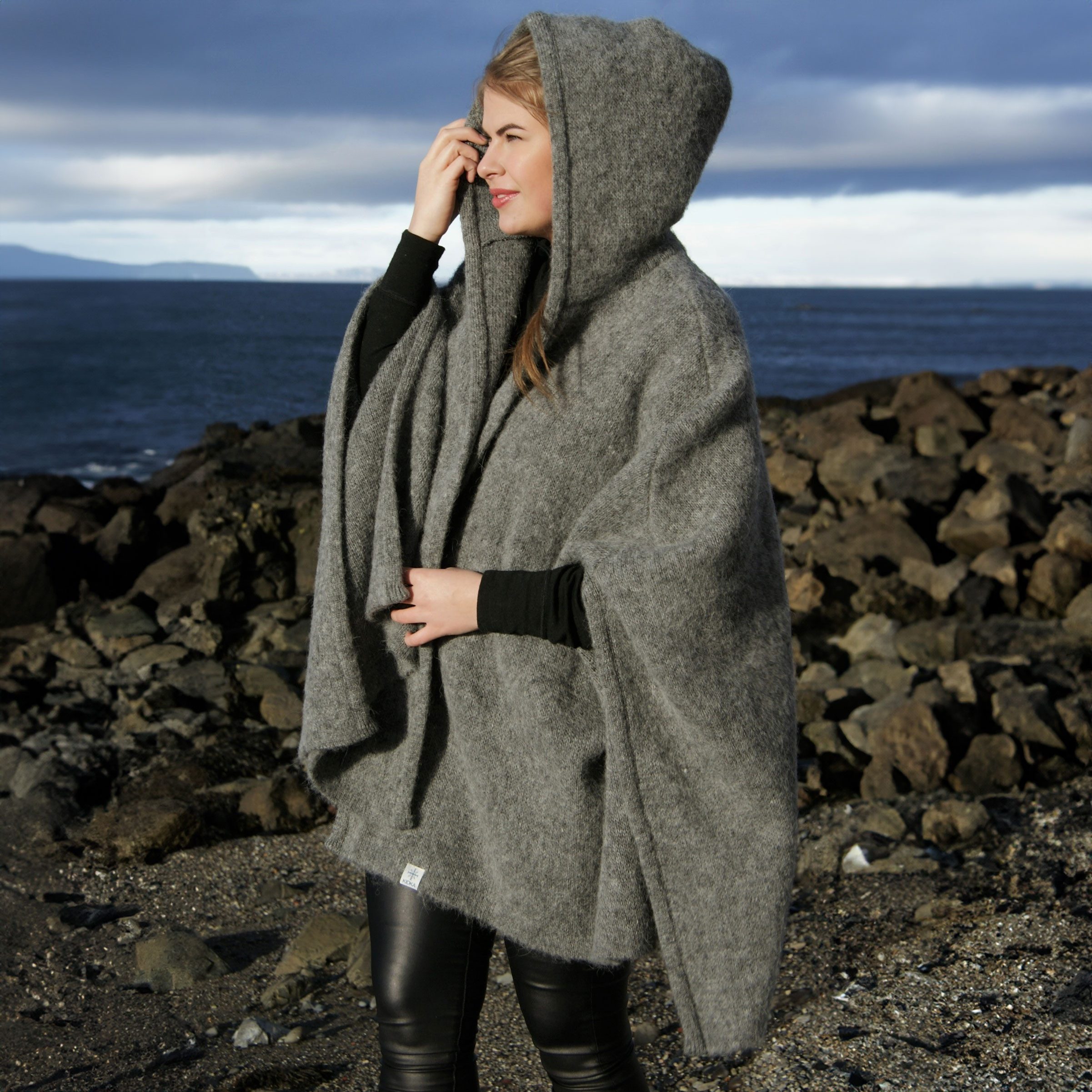 KIDKA Strickponcho Umhang - Woll-Cape ohne Verschluss - grau - aus rauer isländischer Wolle