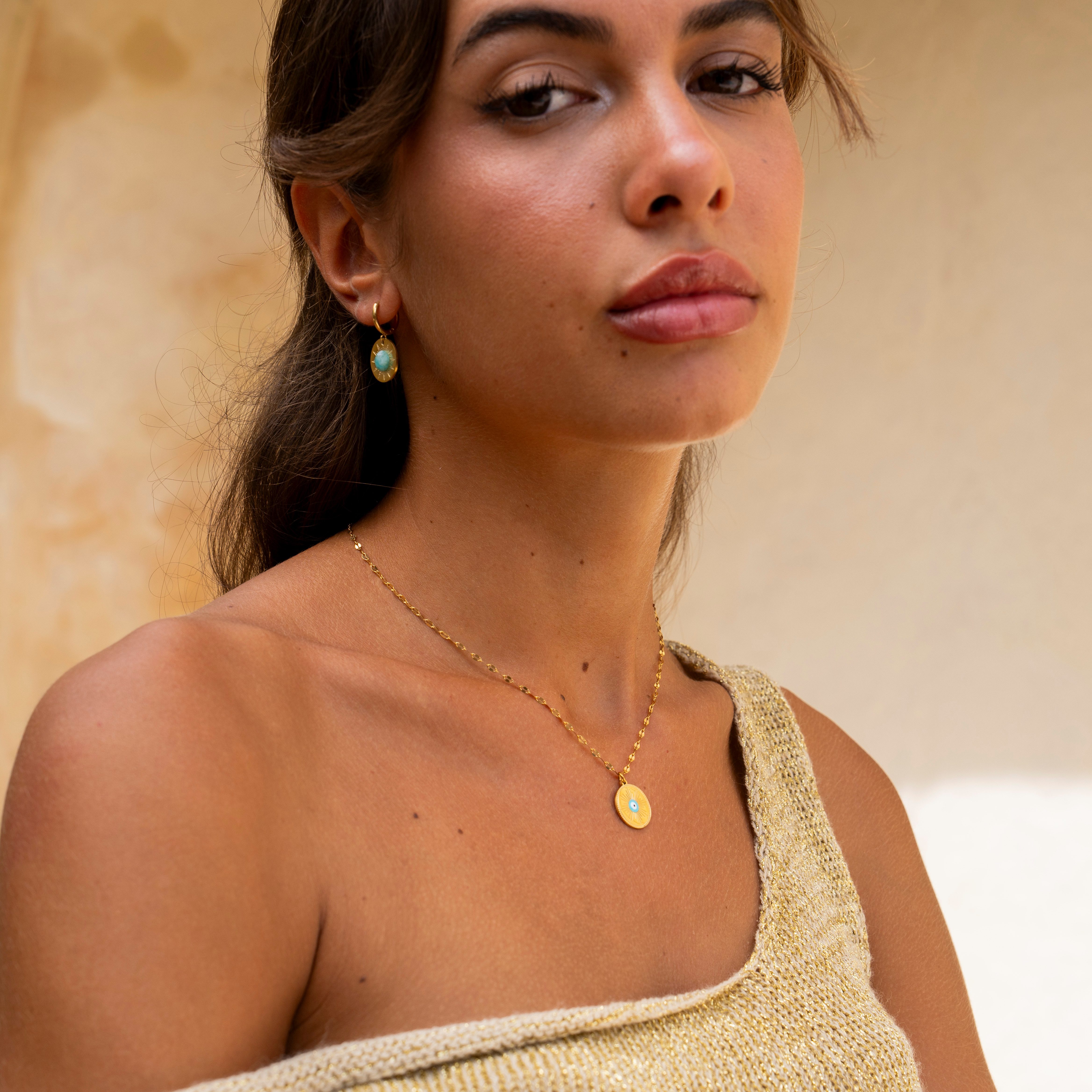 Made by Nami Charm-Kette Damen Halskette gold Sonnenanhänger Evil Eye verstellbar wasserfest, aus Edelstahl – Boho-Stil – symbolisches Design – hypoallergen