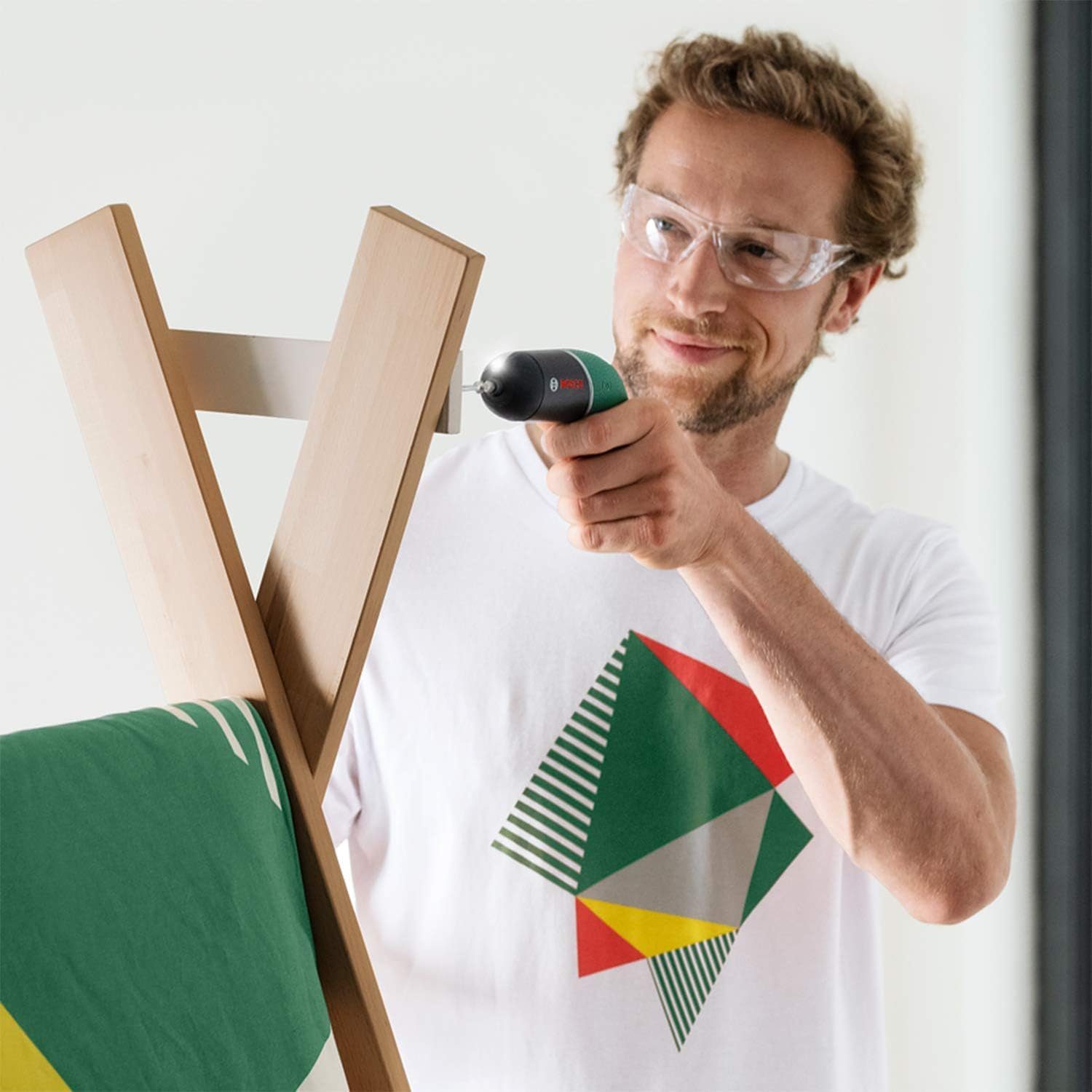 Bosch Professional Akku-Schrauber Bosch Akkuschrauber IXO 6 -inklusive Akku und USB-Ladekabel