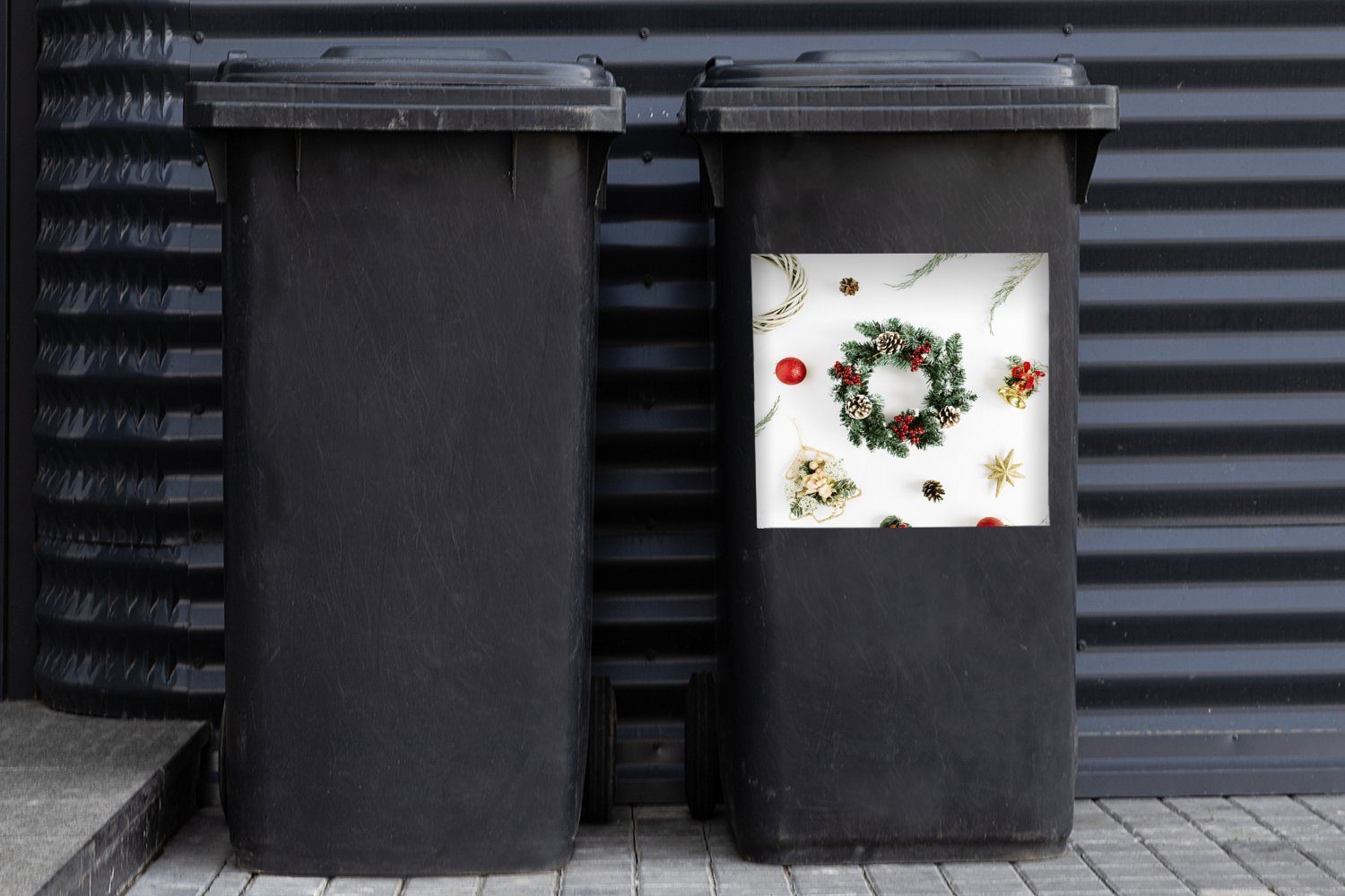 Weihnachten - - Winter (1 Sticker, Abfalbehälter St), MuchoWow Kranz Mülleimer-aufkleber, Wandsticker Mülltonne, Container,