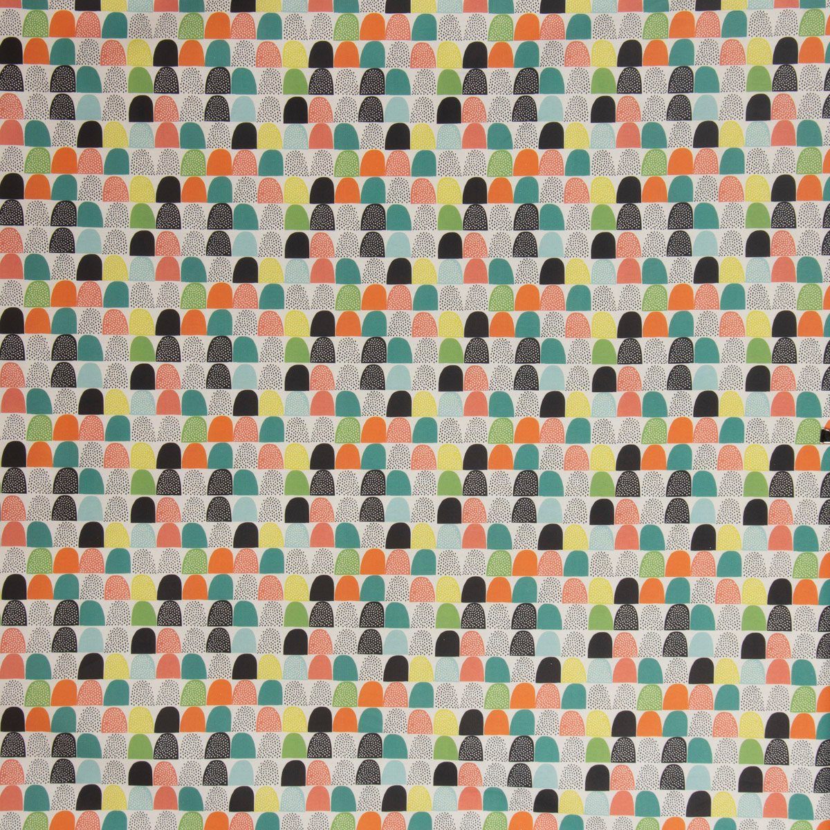 SCHÖNER LEBEN. Dekokissen SCHÖNER LEBEN. Kissenhülle wollweiß mit abstrakten Hügeln bunt
