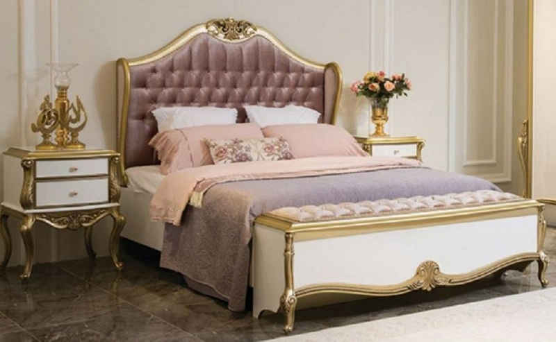 Casa Padrino Bett Schlafzimmer Set Lila / Rosa / Weiß / Gold - 1 Doppelbett mit Kopfteil & 2 Nachttische - Schlafzimmer Möbel - Edel & Prunkvoll