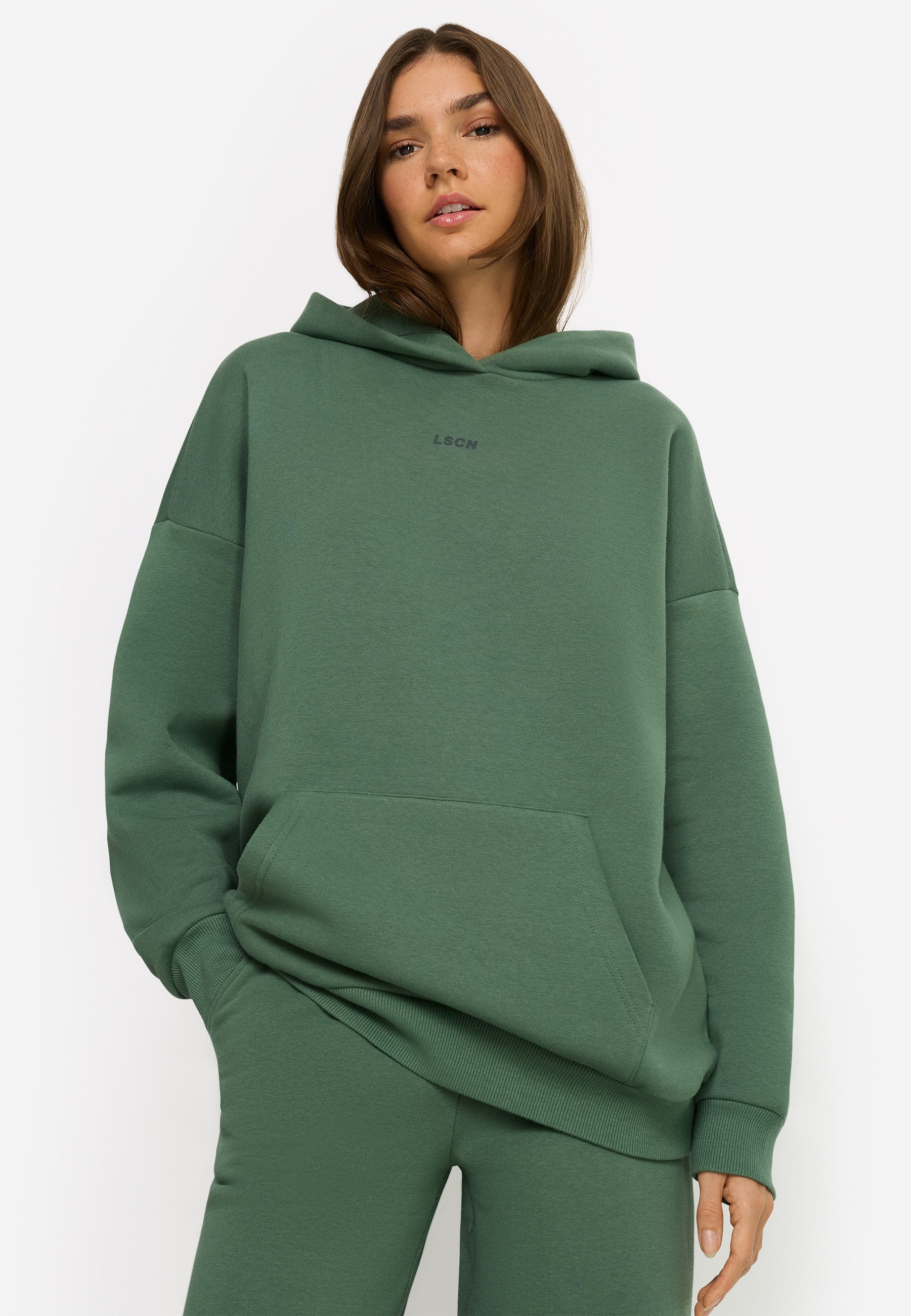 LSCN by LASCANA Hoodie mit aufgesetzter Kängurutasche. € 64,99