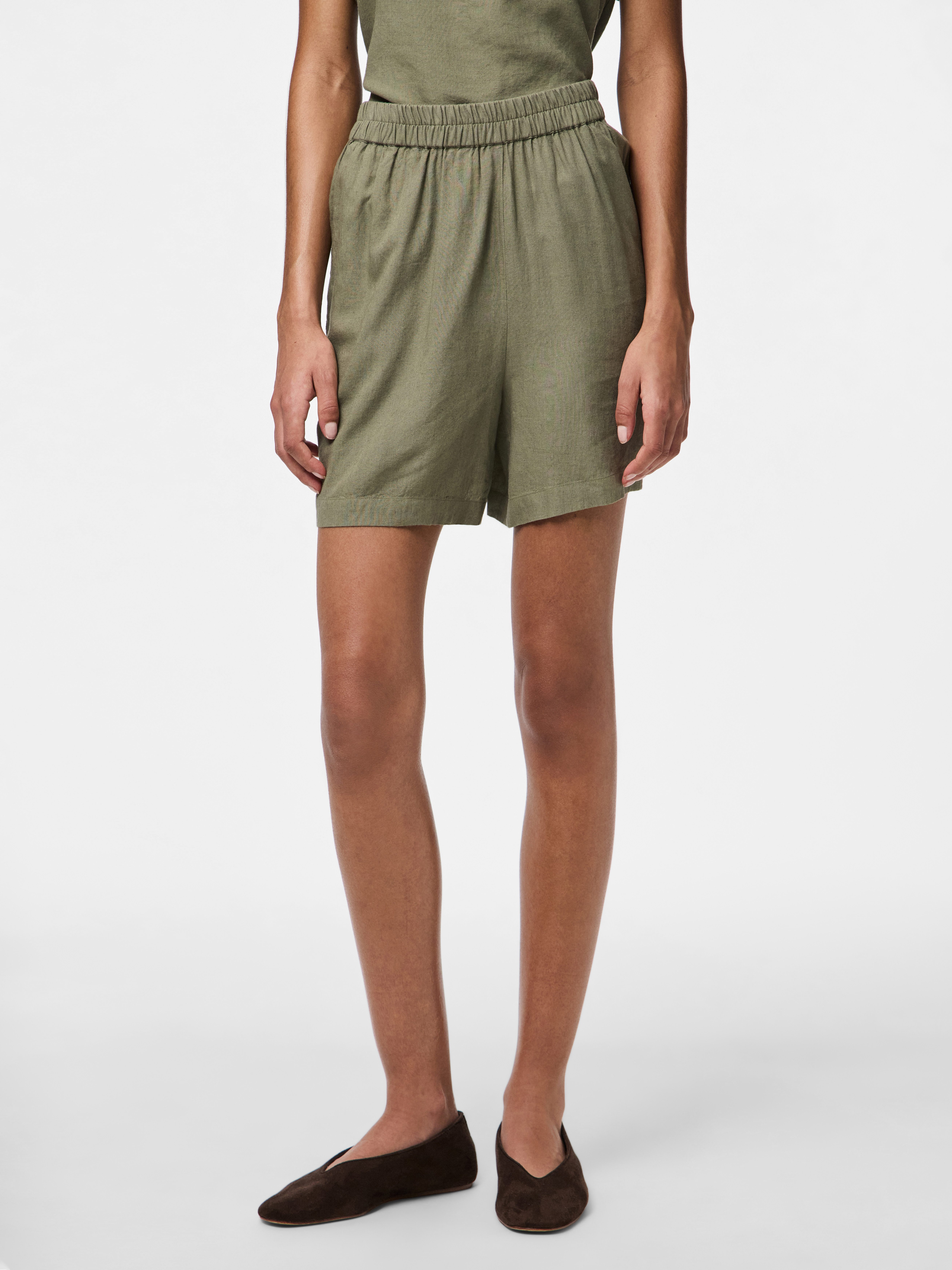 pieces Shorts PCPIA MW SHORTS WVN NOOS mit Leinen