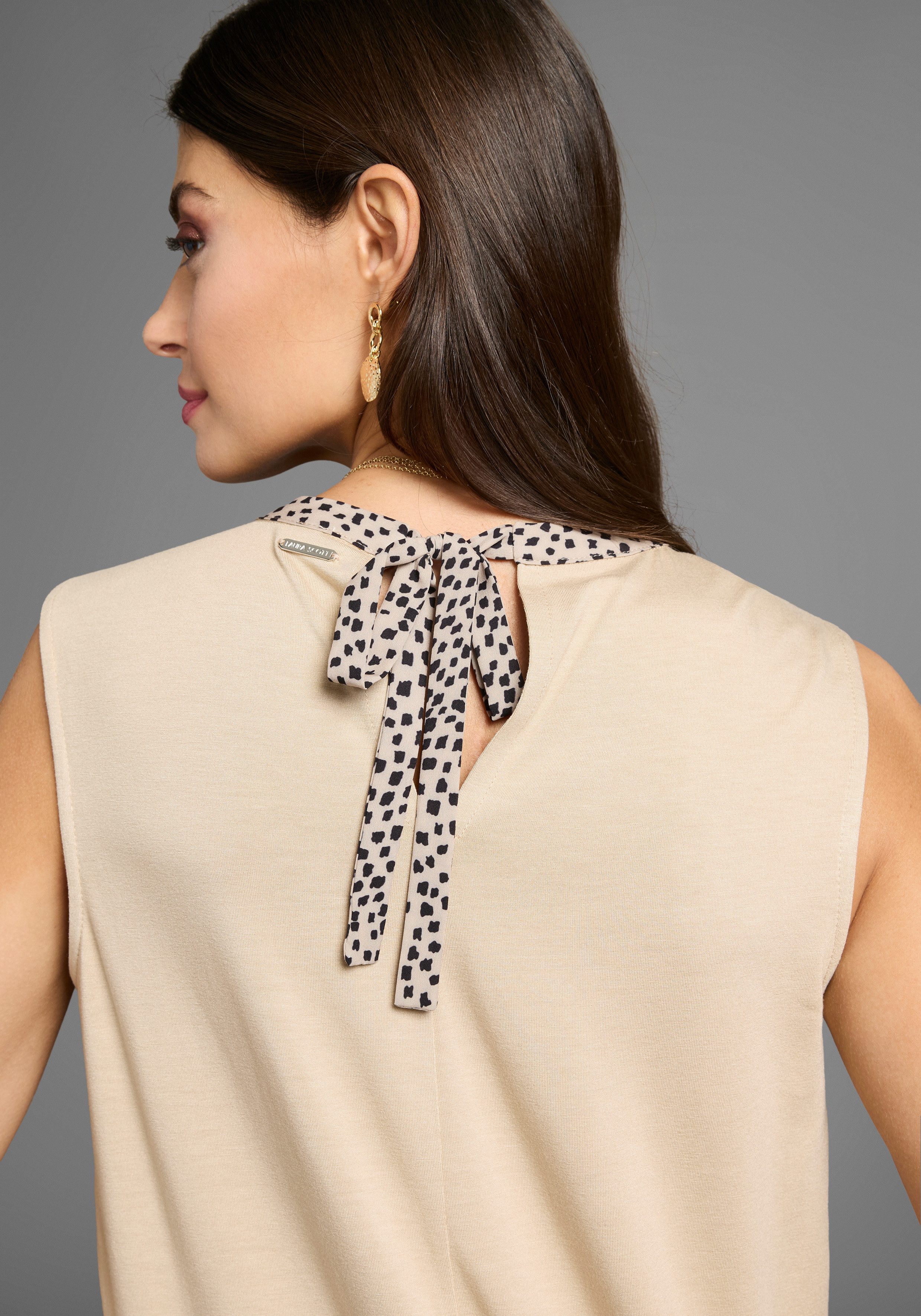 Laura Scott Blusentop mit geblümtem Muster, mit Stehkragen, elastisches Material. Reduzierter Preis € 17,72. Unverbindliche Preisempfehlung € 39,99, (€ 17,72 pro 1 Stk)