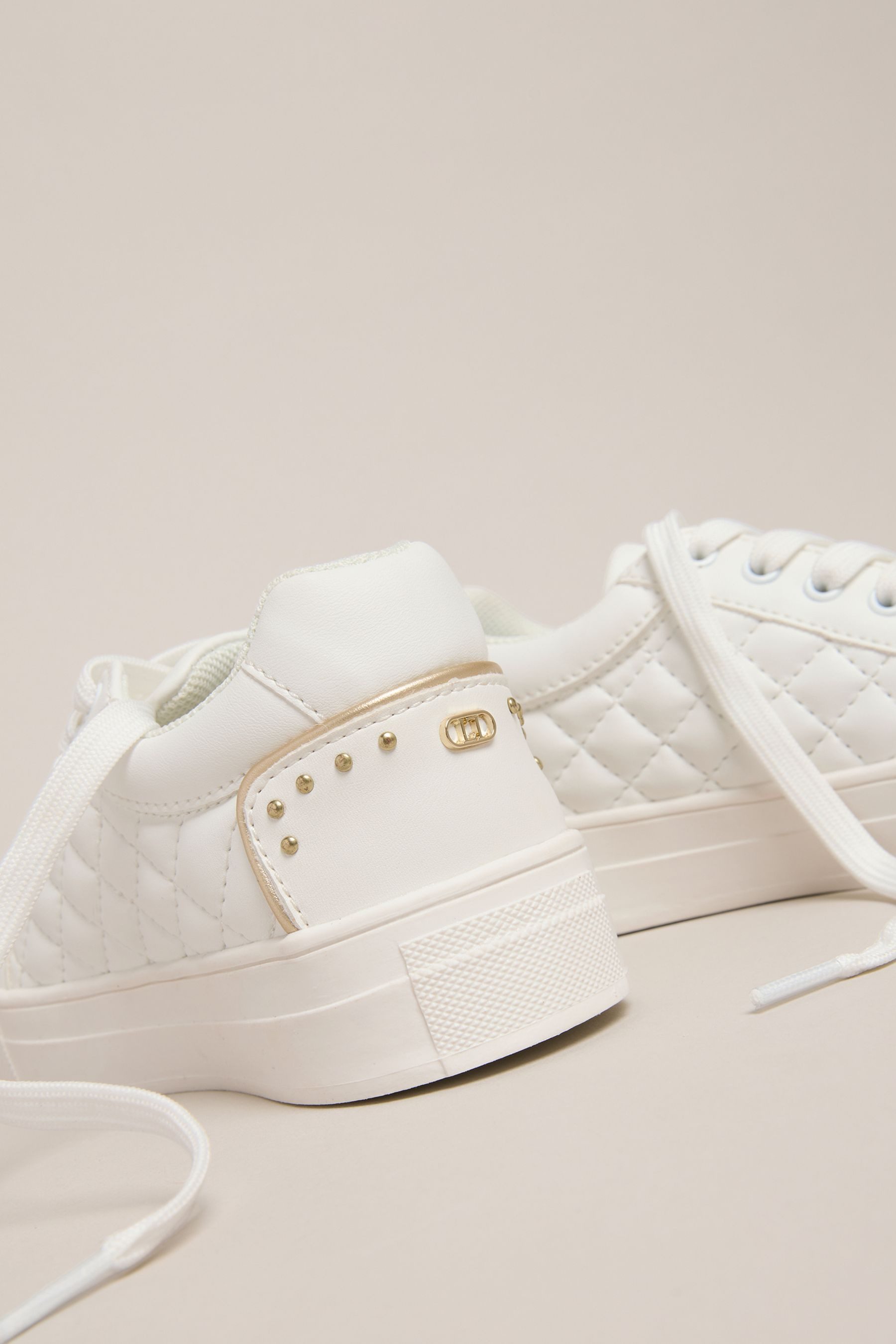 LIPSY Lipsy Gesteppte Sport-Sneaker mit Schnürung Sneaker (1-tlg)