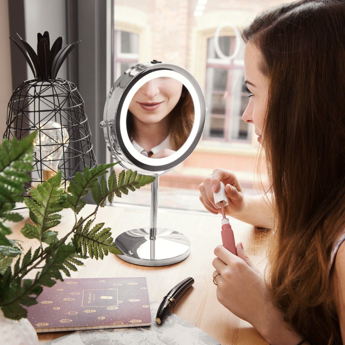 Navaris LED-Lichtspiegel LED Kosmetikspiegel - Vergrößerung 5x Standspiegel Make-up