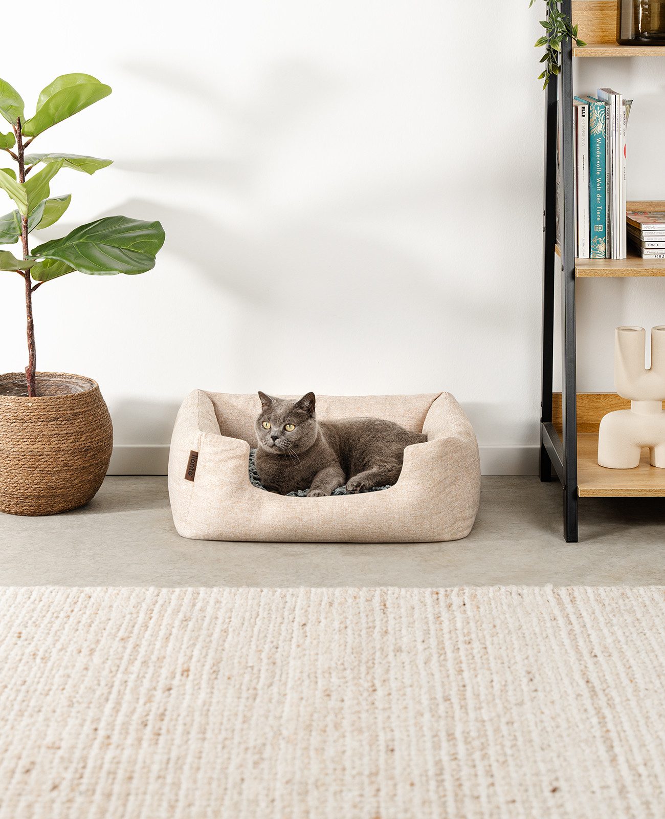 lionto Katzenliege, Katzenbett mit tiefem Einstieg & rutschfestem Boden, 60x50 cm beige, Textil, Stilvolles Kuschelkörbchen mit Wendekissen
