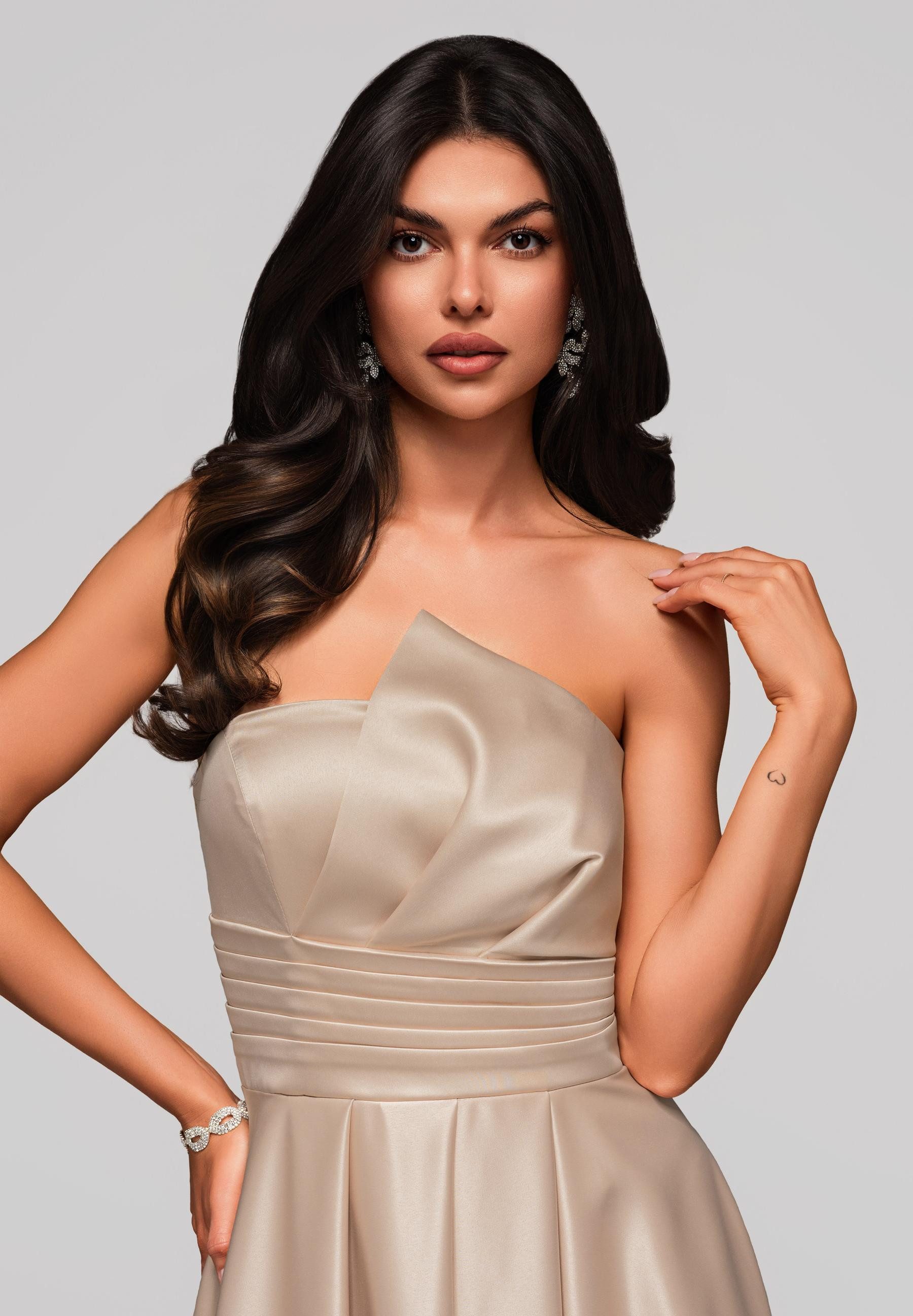 OMBRE Abendkleid Trägerloses Satinkleid mit hohem Schlitz günstig online kaufen