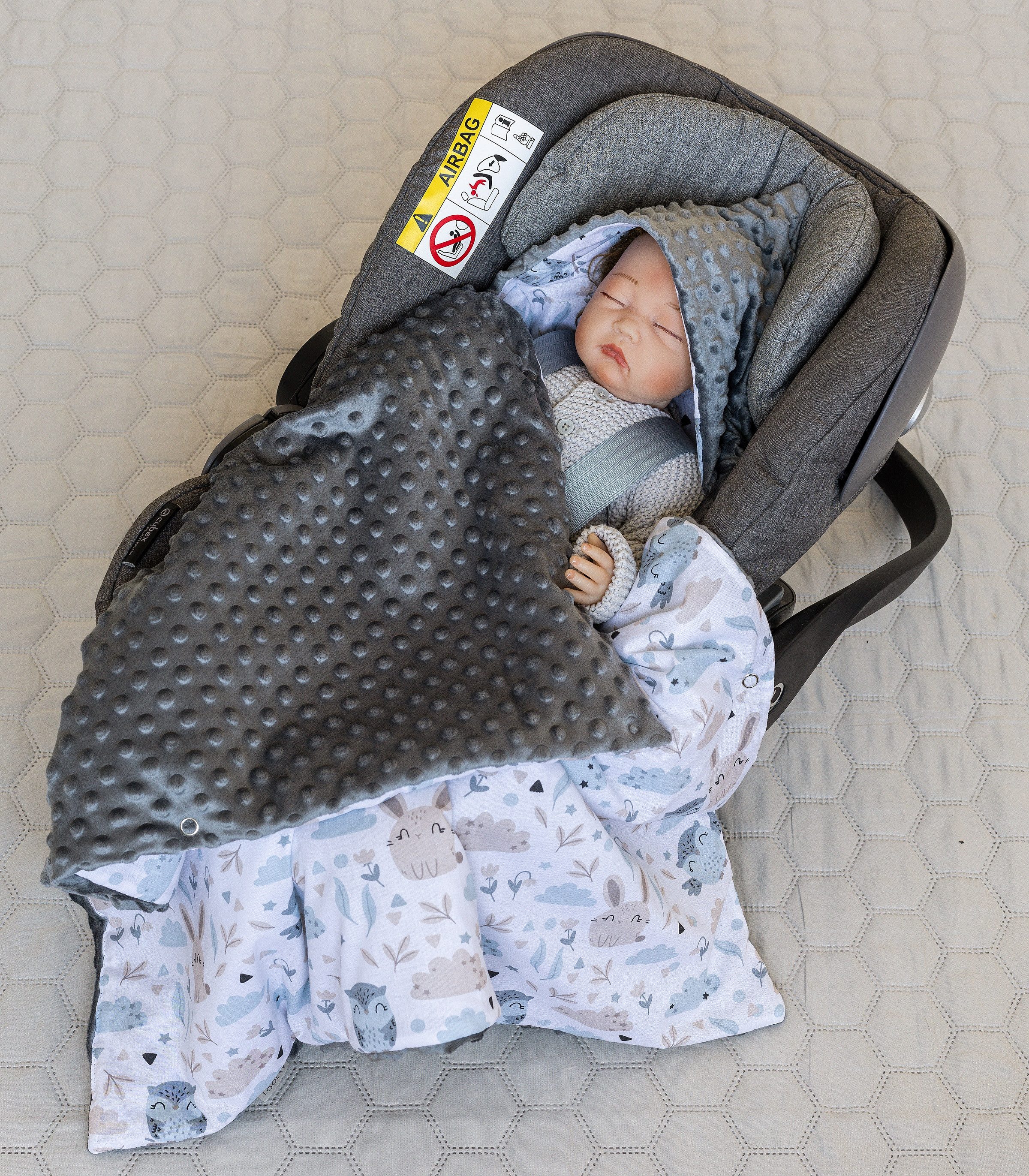 Loolay Babytrage BEIGE Hase Einschlagdecke für Kinder Autositz und Babyschale Babytrage (MINKY/ Baumwolle Kuscheldecke Kinderwagendecke Babydecke, Neugeborene Babyausstattung PREMIUM Babyshower Geschenk), LOOLAY® - 100% Europäische Stoffe und Kleinserien-Nähen!