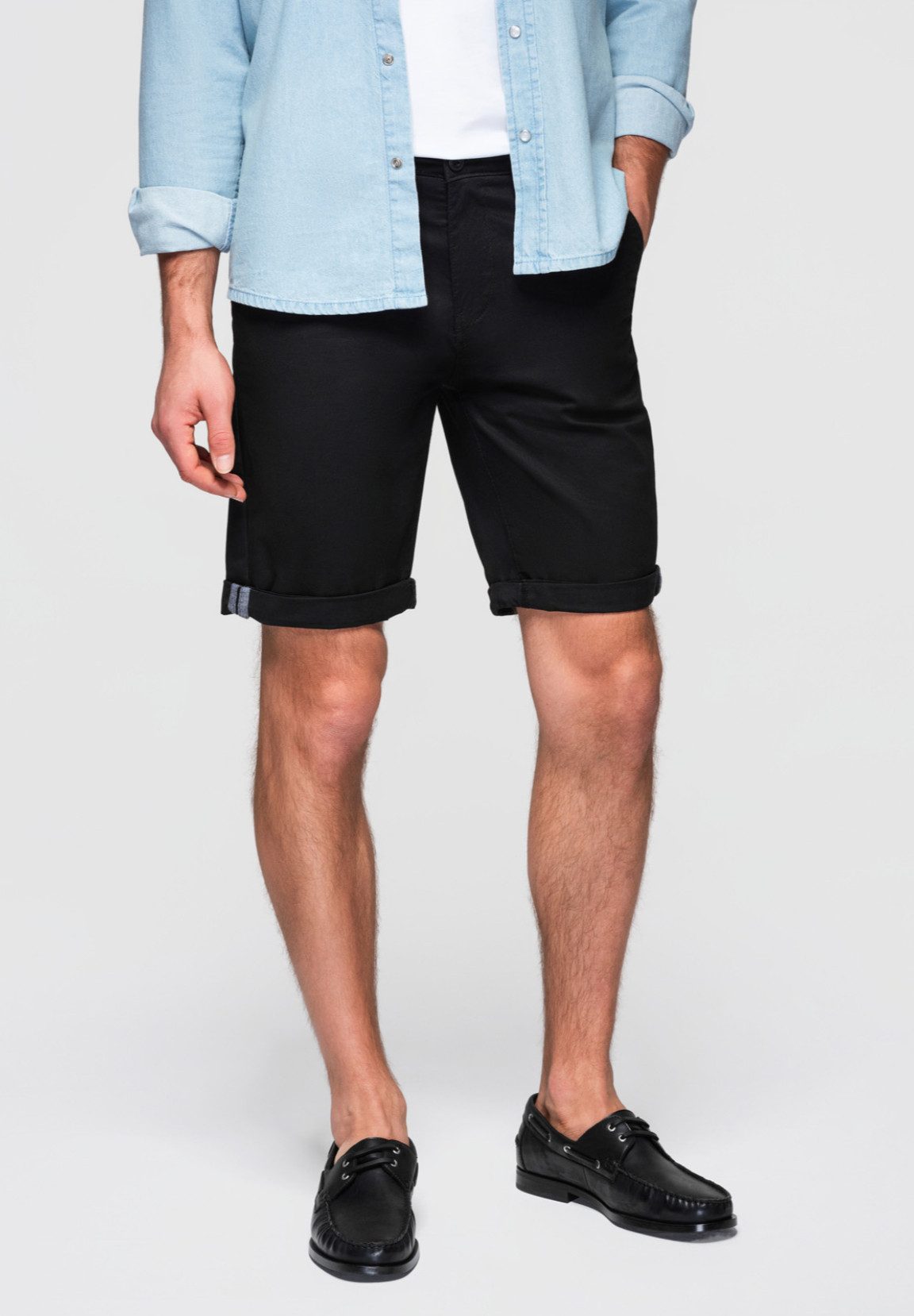 Chinoshorts Klassische Herren-Chino-Shorts mit hochgekrempeltem Bein