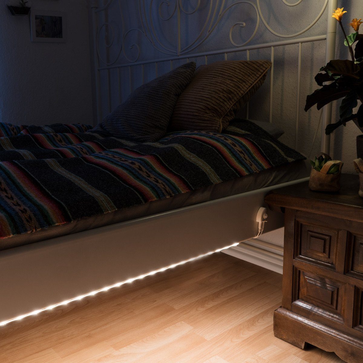 mit integriert, Bewegungsmelder dimmbar warmweiß - kwmobile Nachtlicht - LED LED Unterbauleuchte, Bettlicht fest -