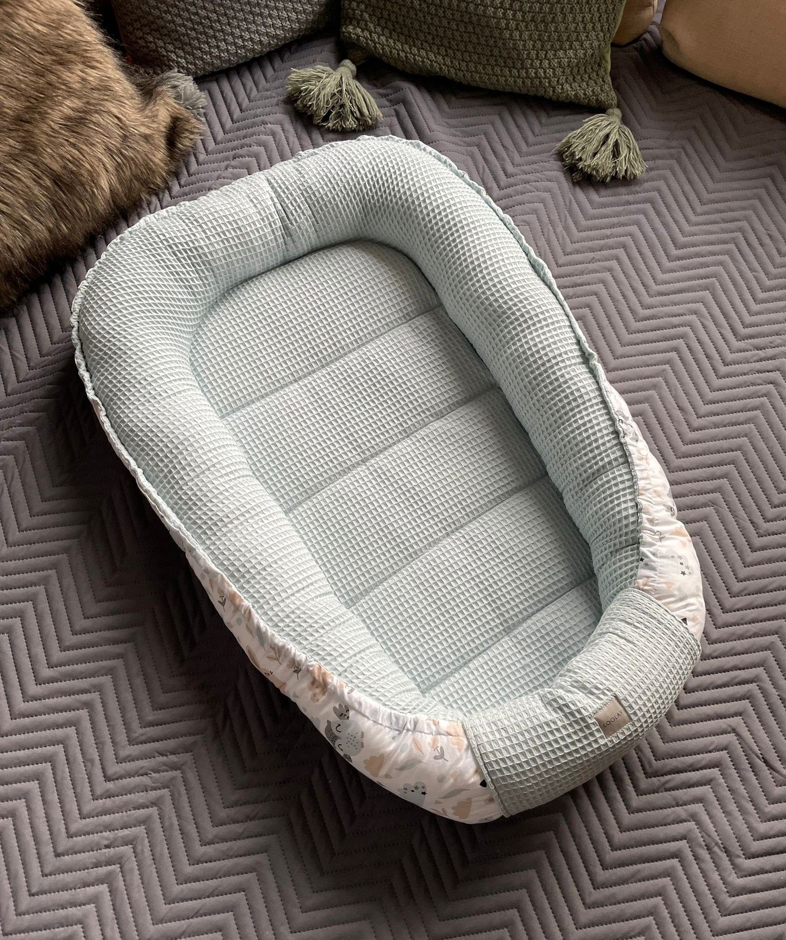 Loolay Bettnestchen Minze WAFFELPIQUE/ HASE Beige Weiß Babynest Babyausstattung, (Reisebett Nestchen SOLO/ o. in PREMIUM Geschenk SETS für Neugeborene, 1-tlg.,  – Bild 3 von 5