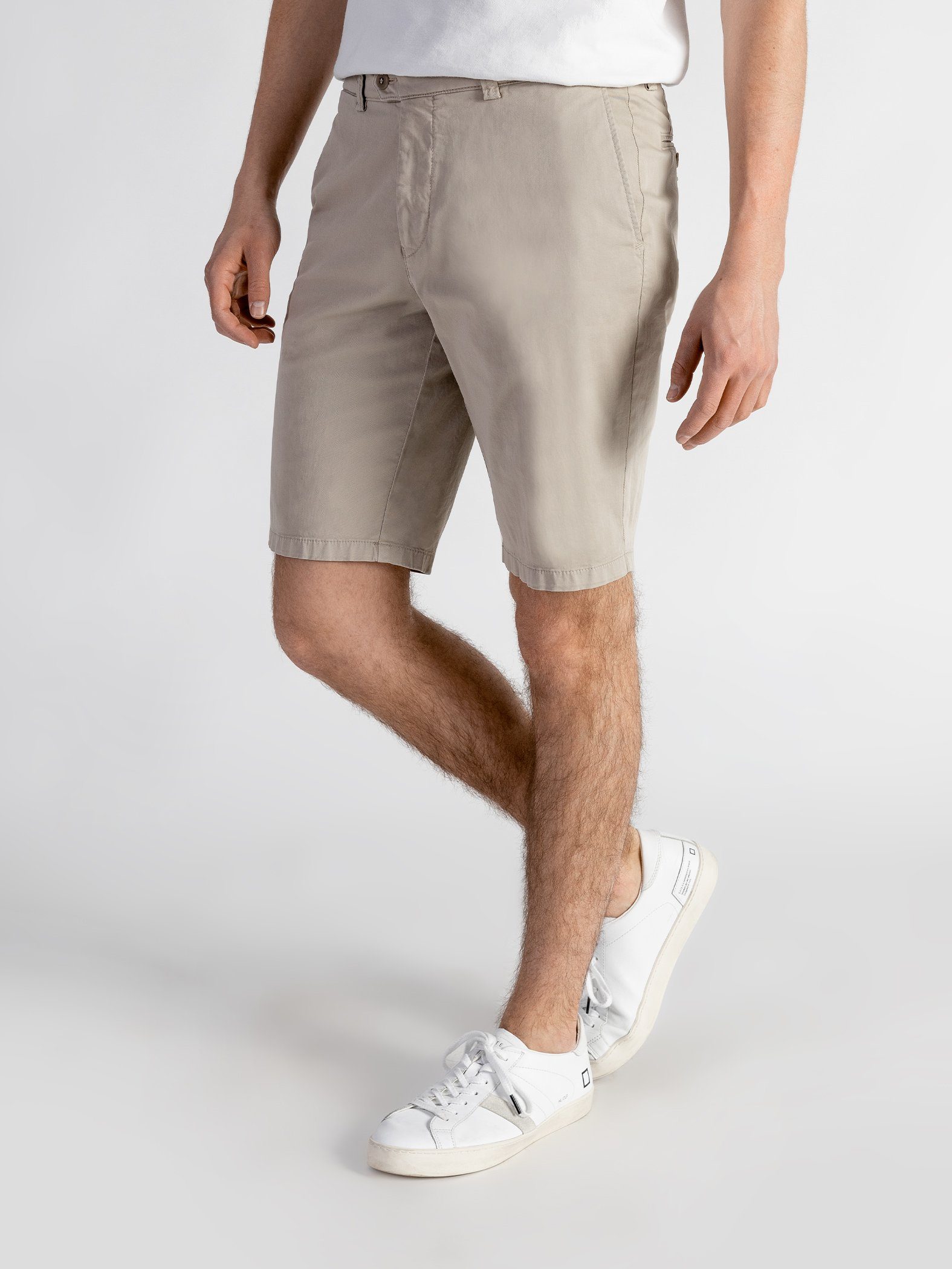 TwoMates Shorts Shorts mit elastischem Bund, Farbauswahl, GOTS-zertifiziert sandbeige