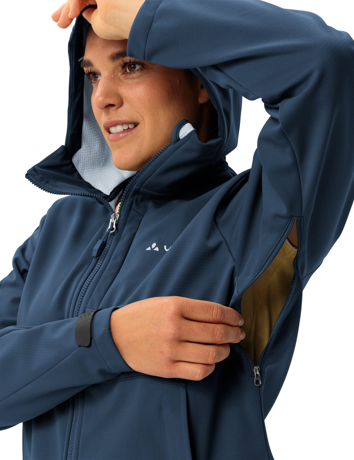 VAUDE Softshelljacke Women's All Year Elope Softshell Jacket II sportlicher Stil, winddicht, atmungsaktiv, wasserabweisend
