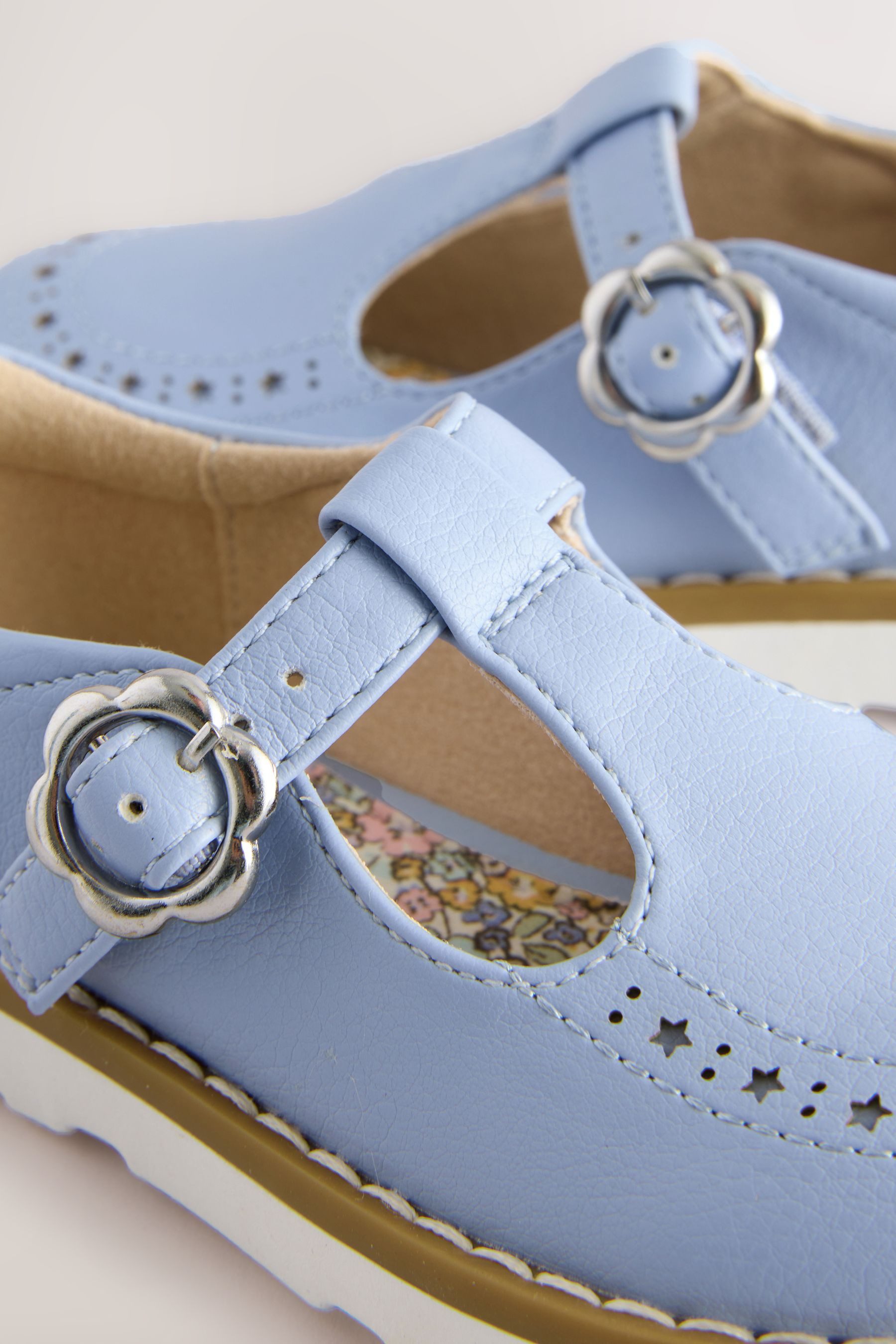 Next Schuhe mit T-Steg T-Strap-Sandale (1-tlg)