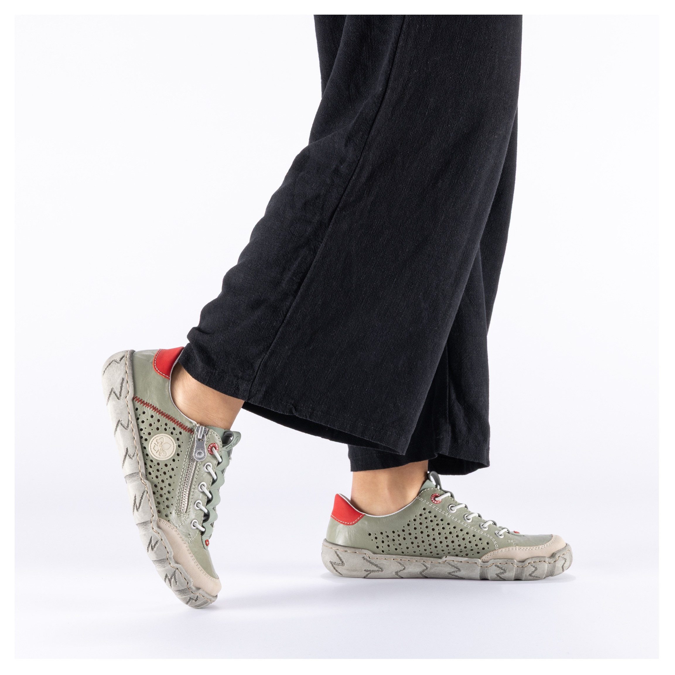 Rieker Plateausneaker Schlupfschuh, Halbschuh, Freizeitsneaker mit Gummizug