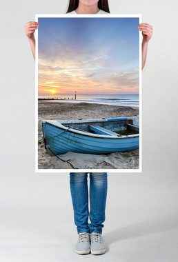 Sinus Art Poster 90x60cm Poster Hellblaues Holzboot am Strand