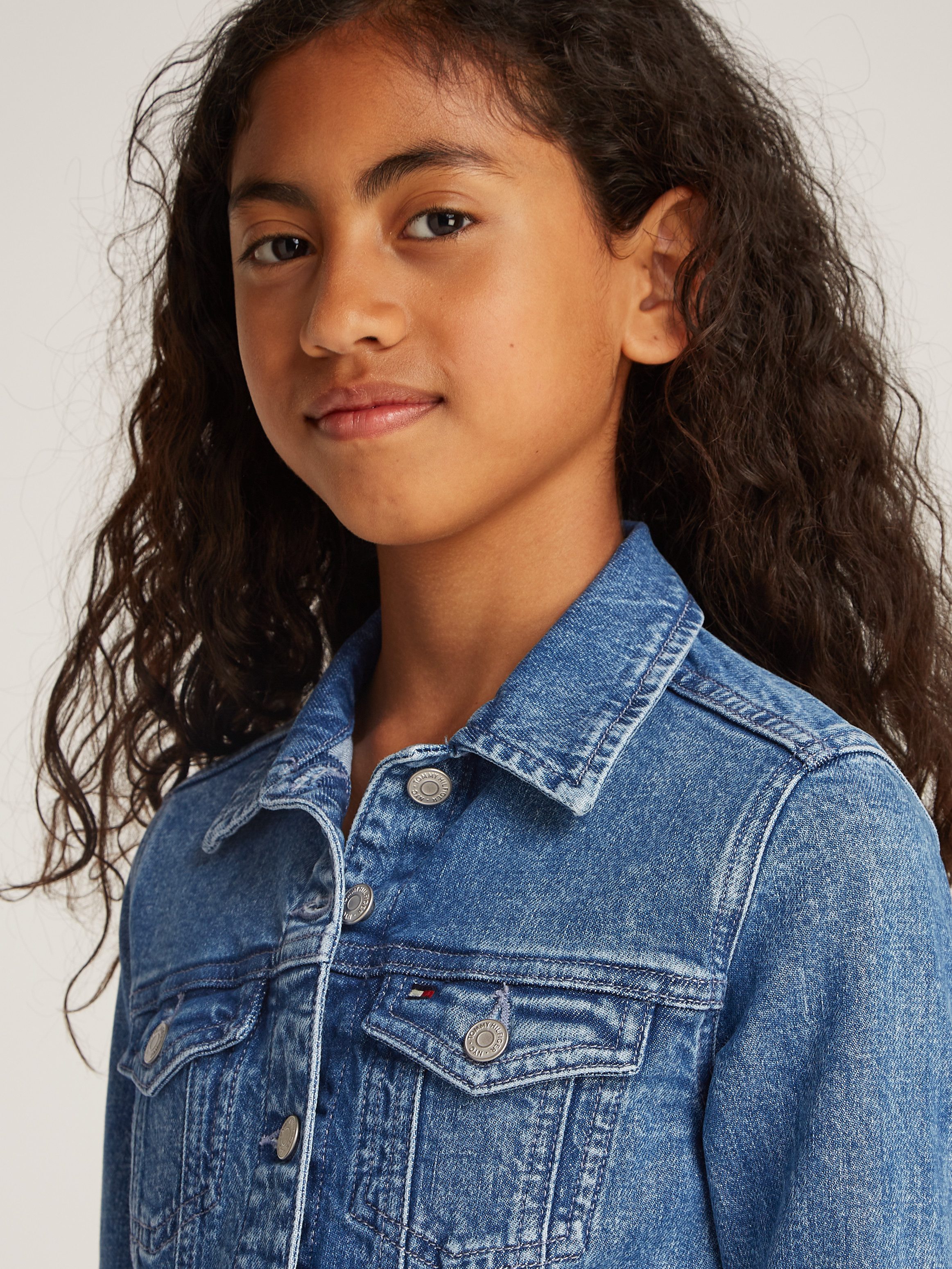 Tommy Hilfiger Jeanskleid DENIM DRESS LS mit Brusttaschen, in blauer Waschung – Bild 3 von 5
