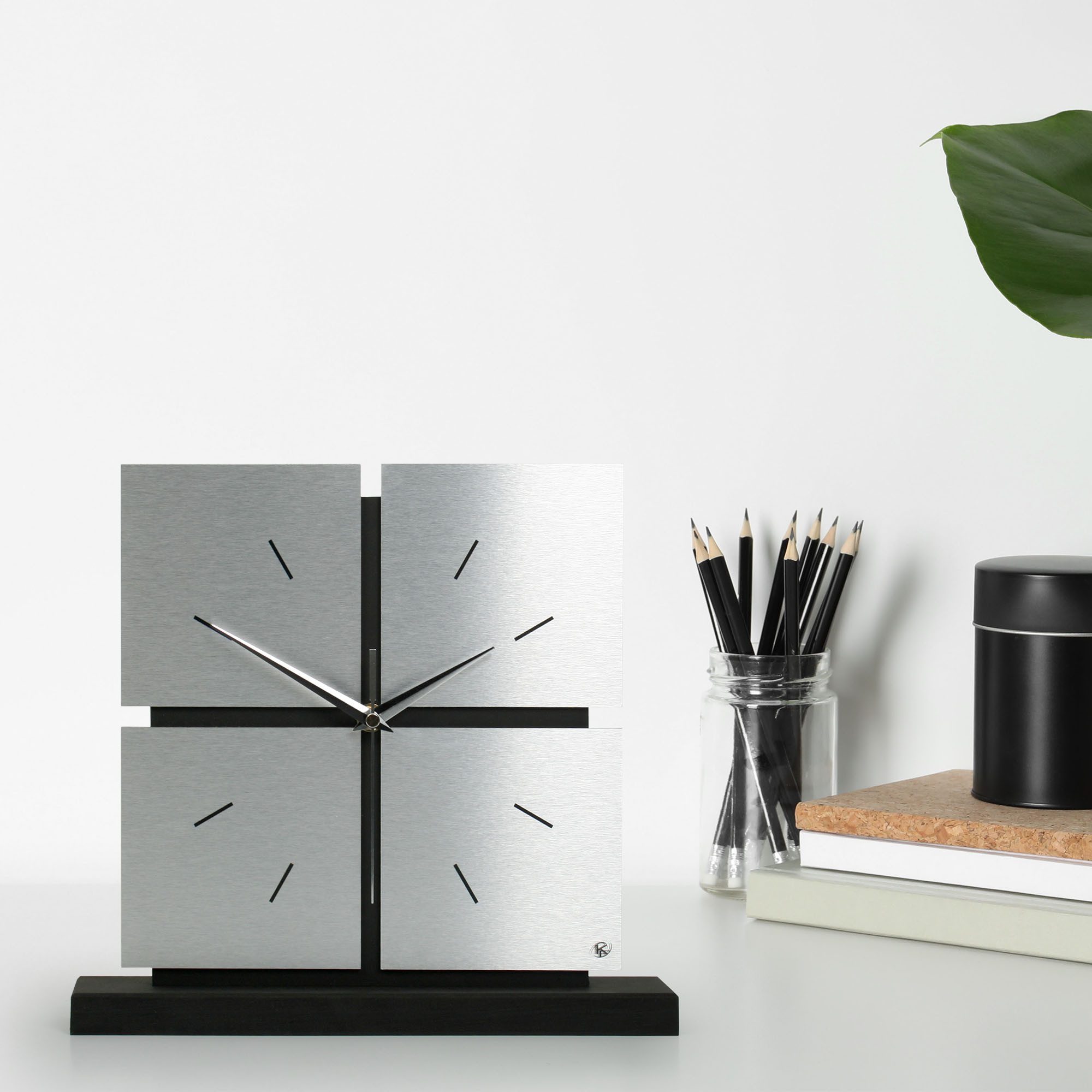 Kreative Feder Standuhr Standuhr „Silver Squares“ aus Holz, schwarze Tisch-Uhr in modernem Metallic-Look; Größe ca. 28x30x5cm