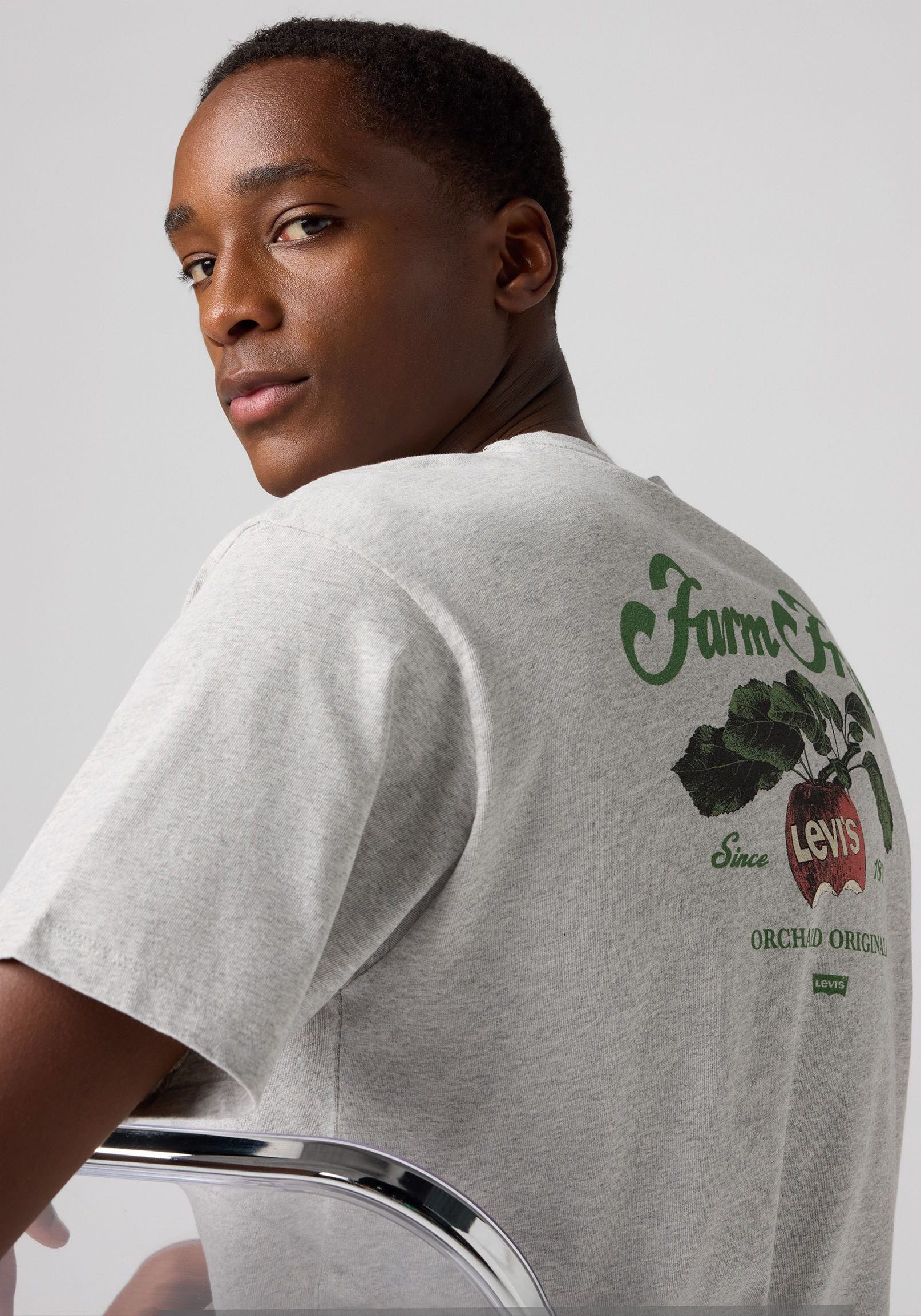 Levi's® T-Shirt SEVINTAGE mit Logo-Aufnäher auf der Brust