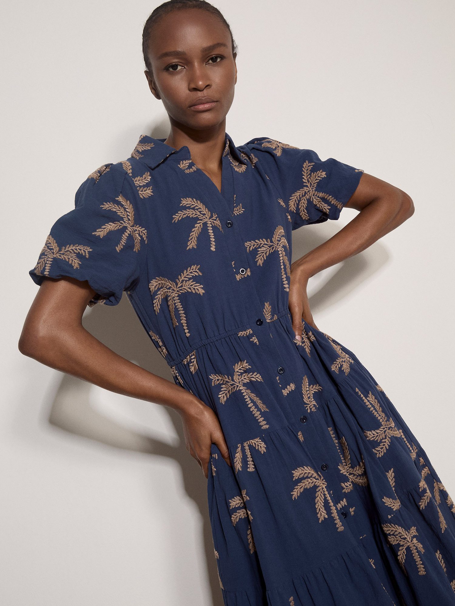 Apricot Midikleid Besticktes Midi-Kleid aus Baumwolle mit Palmen Stickerei
