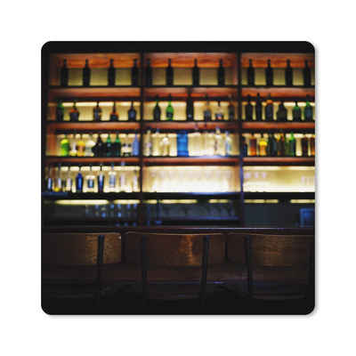 MuchoWow Gaming Mauspad Getränke in den Regalen hinter der Bar (1-St), Mousepad mit Rutschfester Unterseite, Gaming, 40x40 cm, XXL, Großes