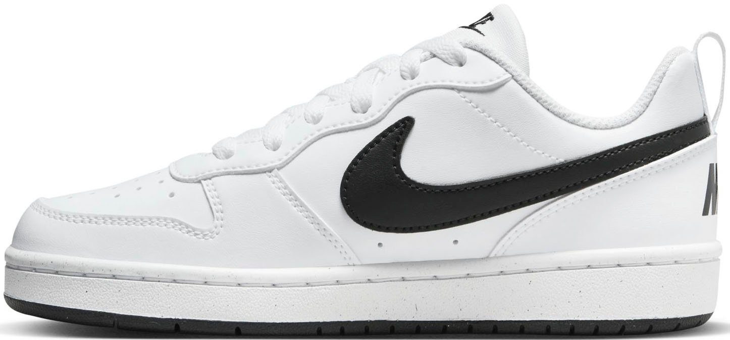 Nike Sportswear Court Borough Low Recraft (GS) Sneaker Design auf den Spuren des Air Force 1