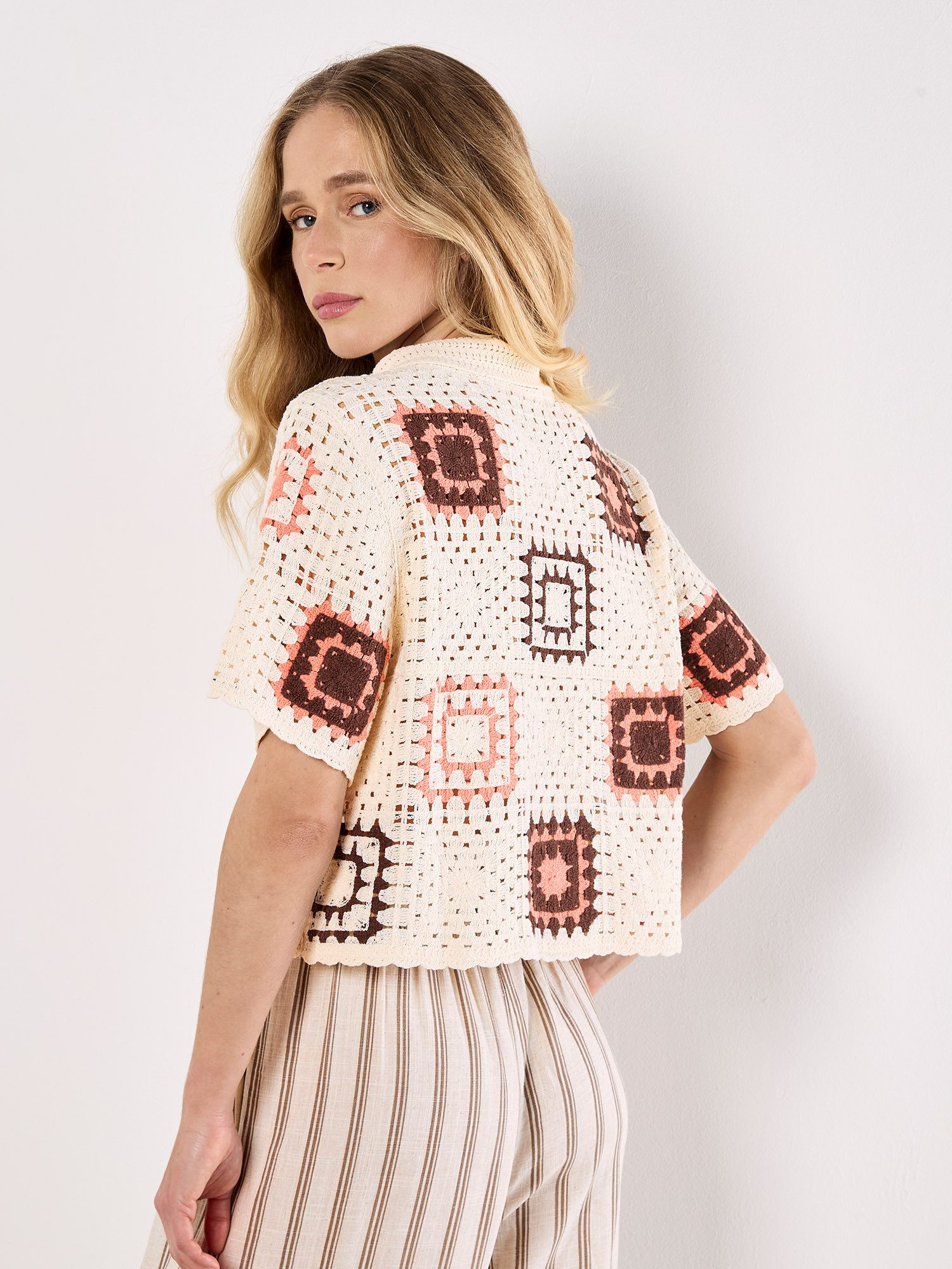 Apricot Shirtbluse Blusentop mit quadratischem Häkelmuster
