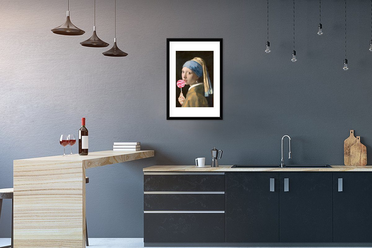 MuchoWow Poster Mädchen mit Perlenohrring - Johannes Vermeer - Lollipop - Rosa, (1 St), mit Rahmen, Kunstdruck, Gerahmtes Poster, Schwarzem Bilderrahmen